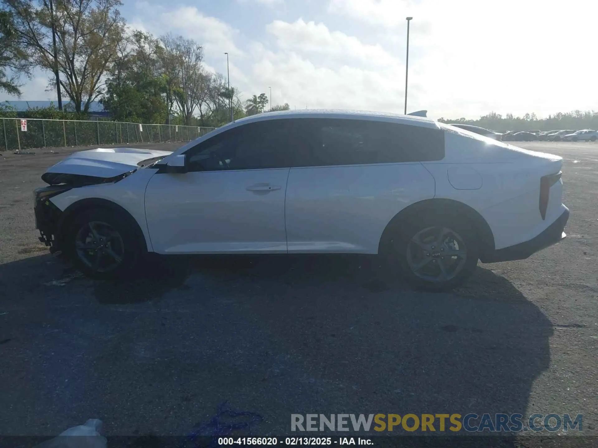 15 fotografías del automóvil dañado 3KPFT4DE1SE006012 KIA K4 2025