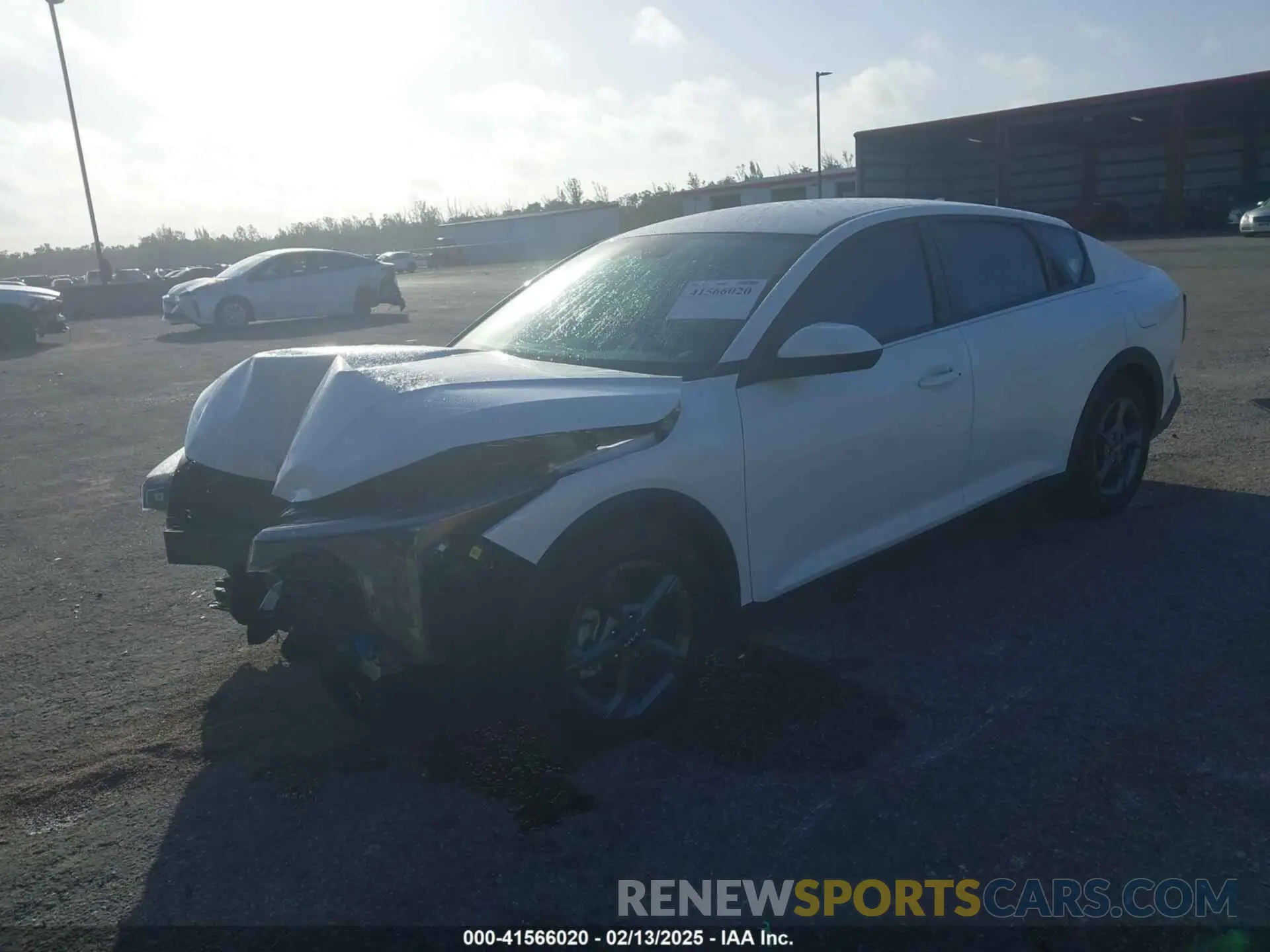 2 fotografías del automóvil dañado 3KPFT4DE1SE006012 KIA K4 2025
