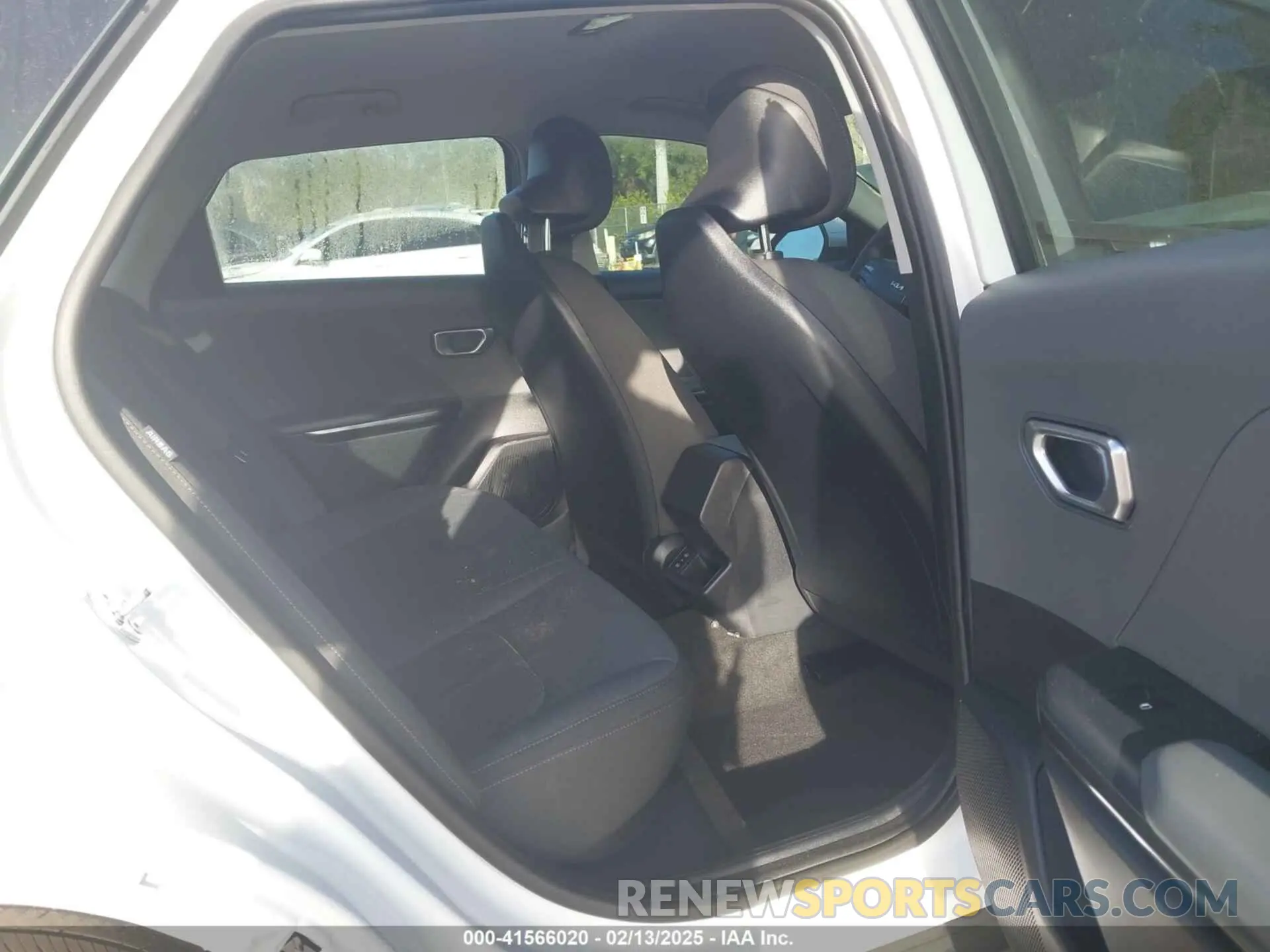 8 fotografías del automóvil dañado 3KPFT4DE1SE006012 KIA K4 2025