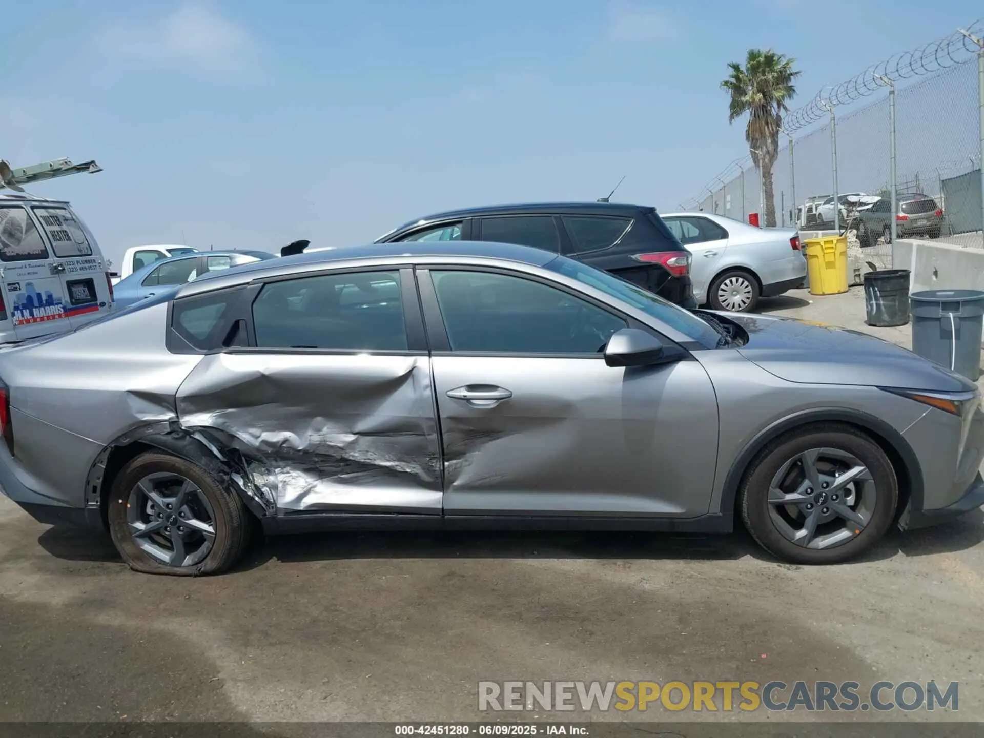 14 fotografías del automóvil dañado 3KPFT4DE1SE094771 KIA K4 2025