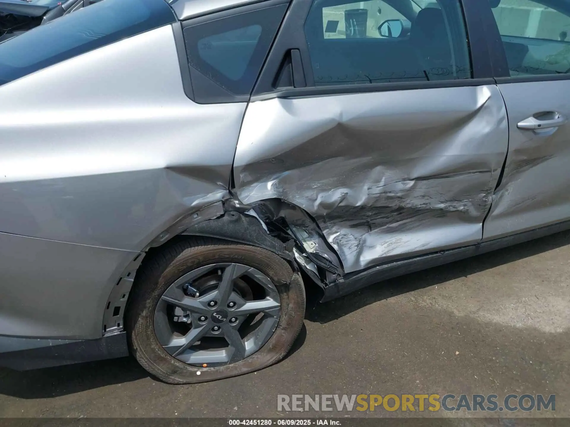 6 fotografías del automóvil dañado 3KPFT4DE1SE094771 KIA K4 2025