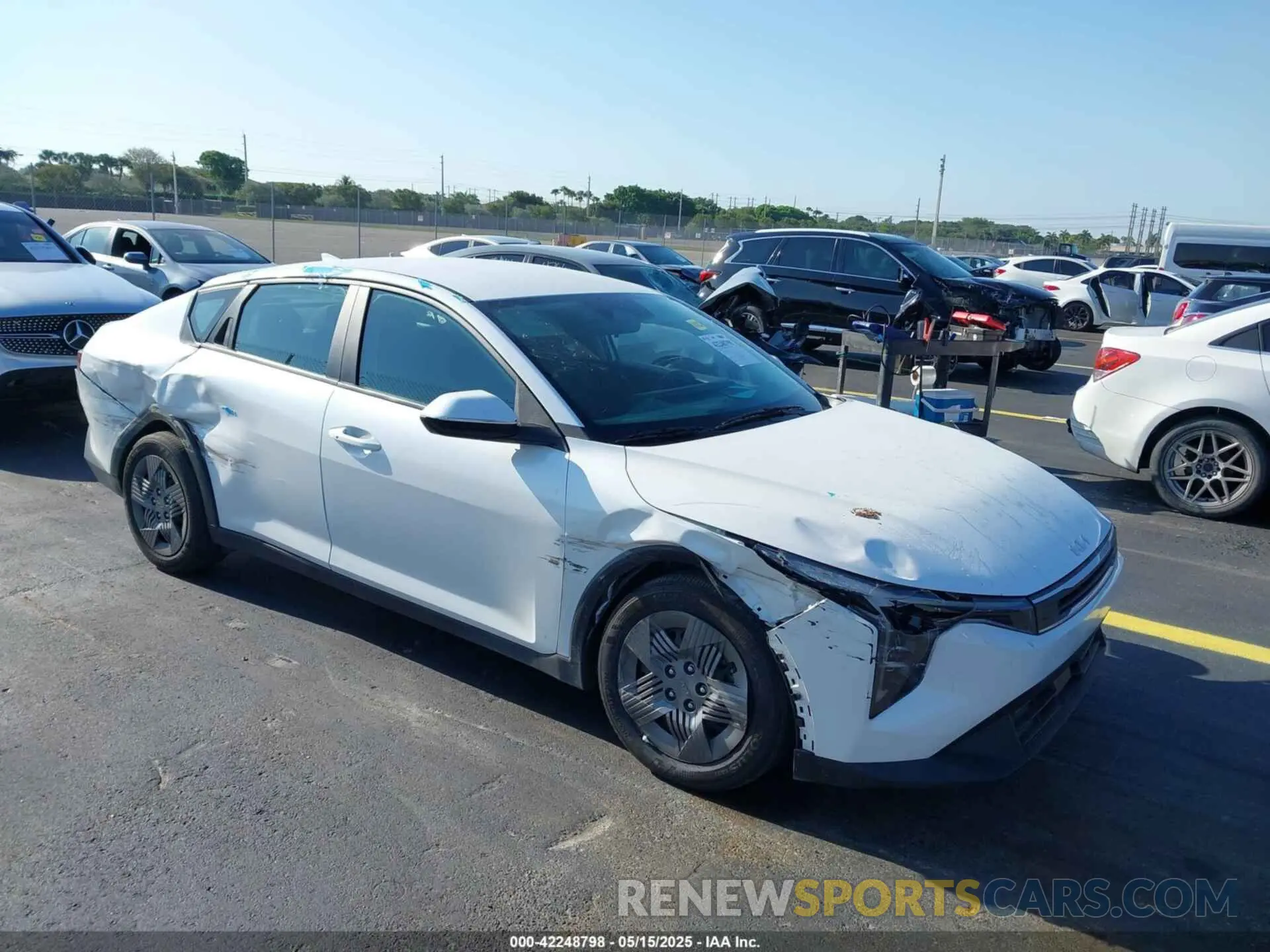 1 fotografías del automóvil dañado 3KPFT4DE2SE014166 KIA K4 2025