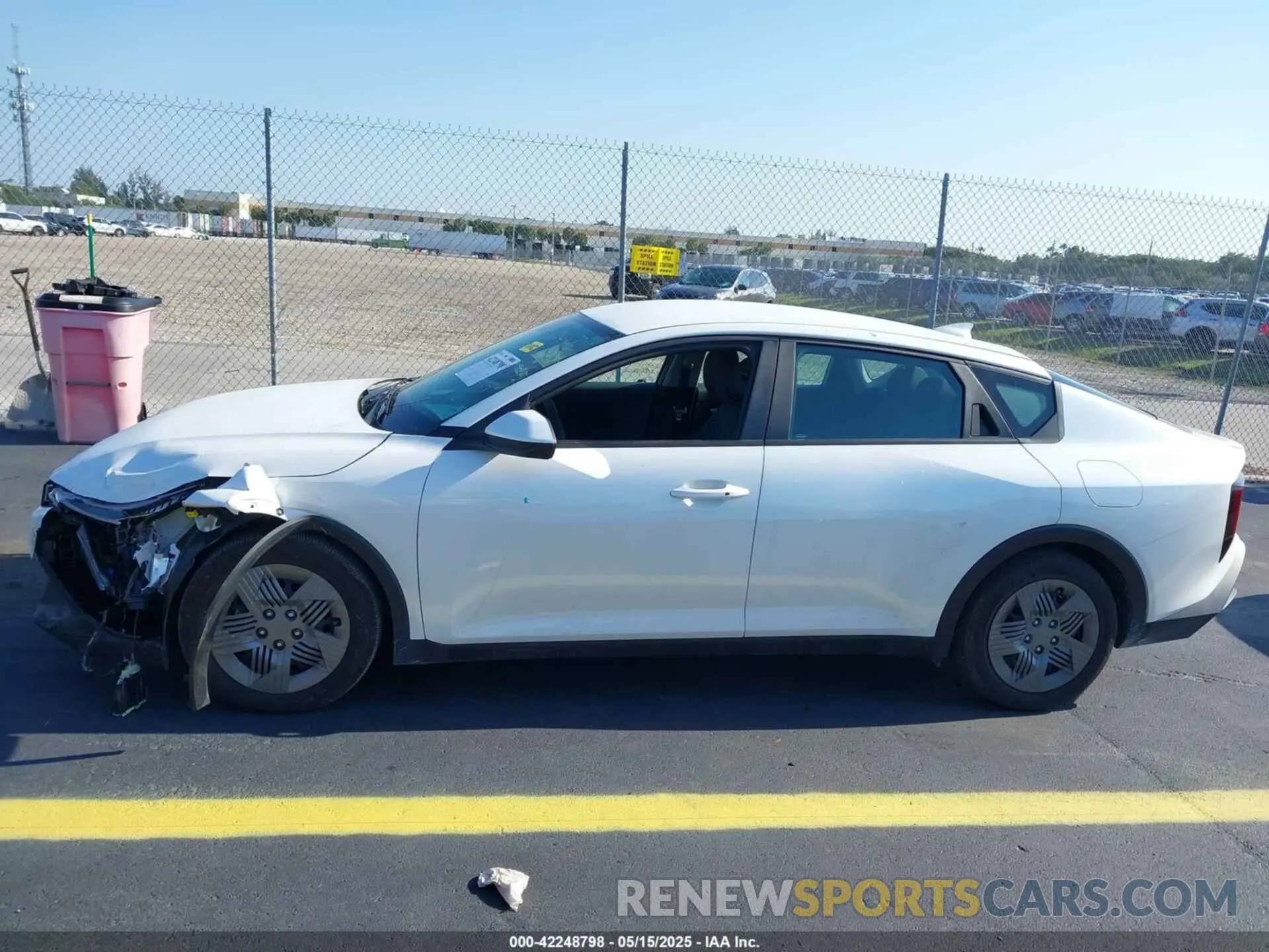 14 fotografías del automóvil dañado 3KPFT4DE2SE014166 KIA K4 2025