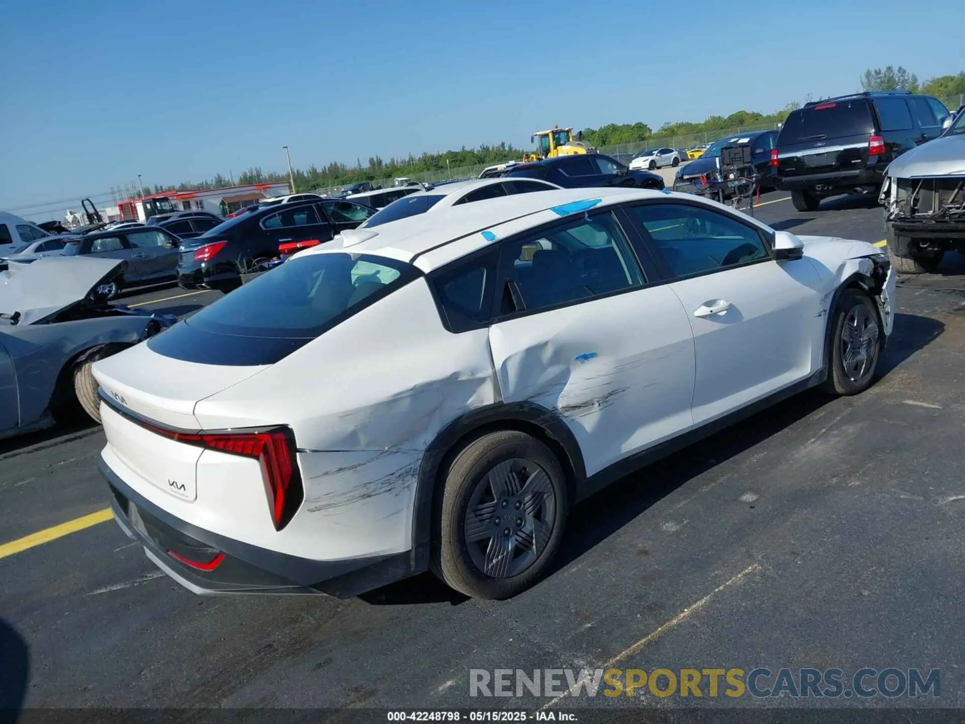 4 fotografías del automóvil dañado 3KPFT4DE2SE014166 KIA K4 2025