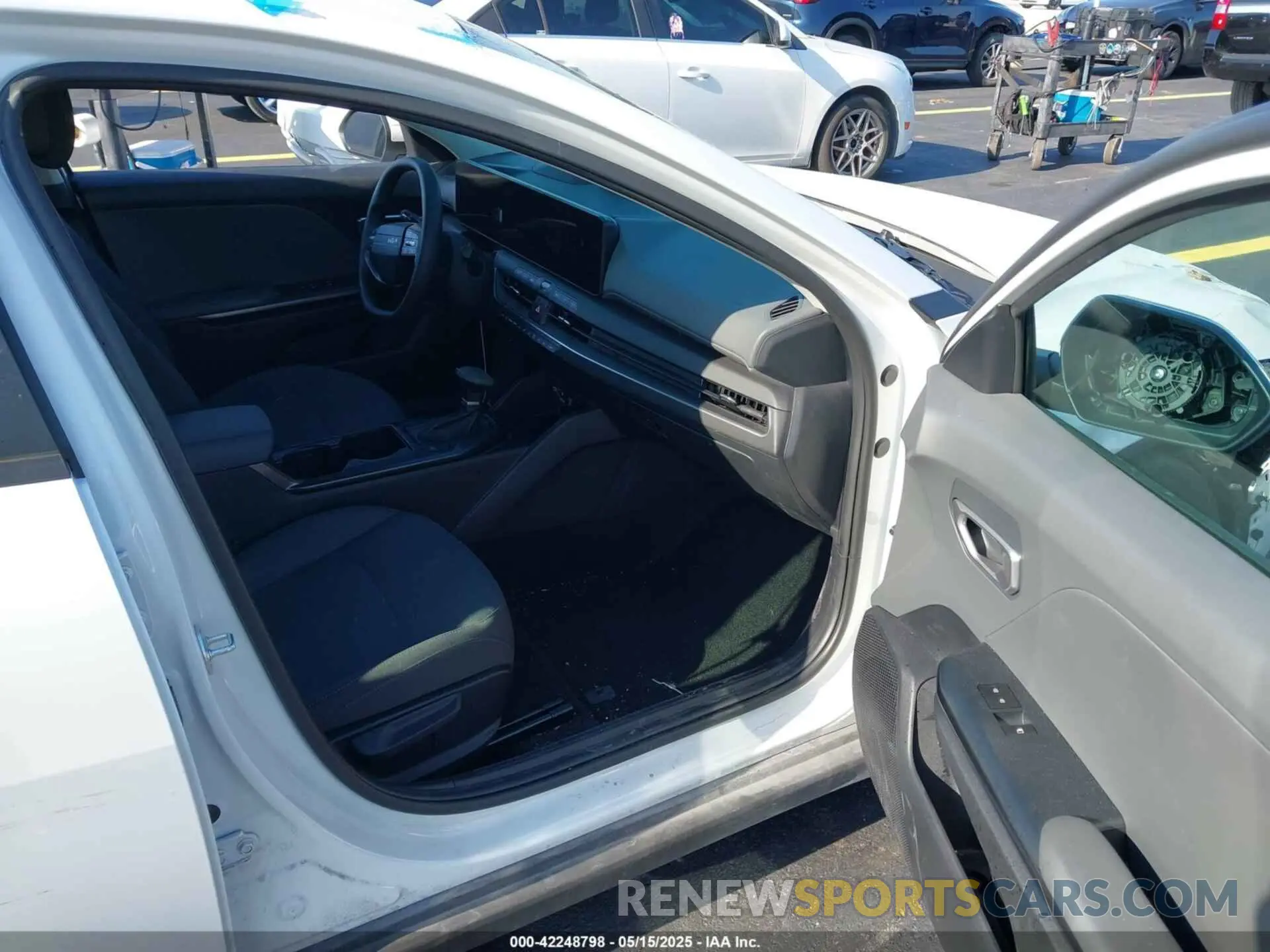 5 fotografías del automóvil dañado 3KPFT4DE2SE014166 KIA K4 2025