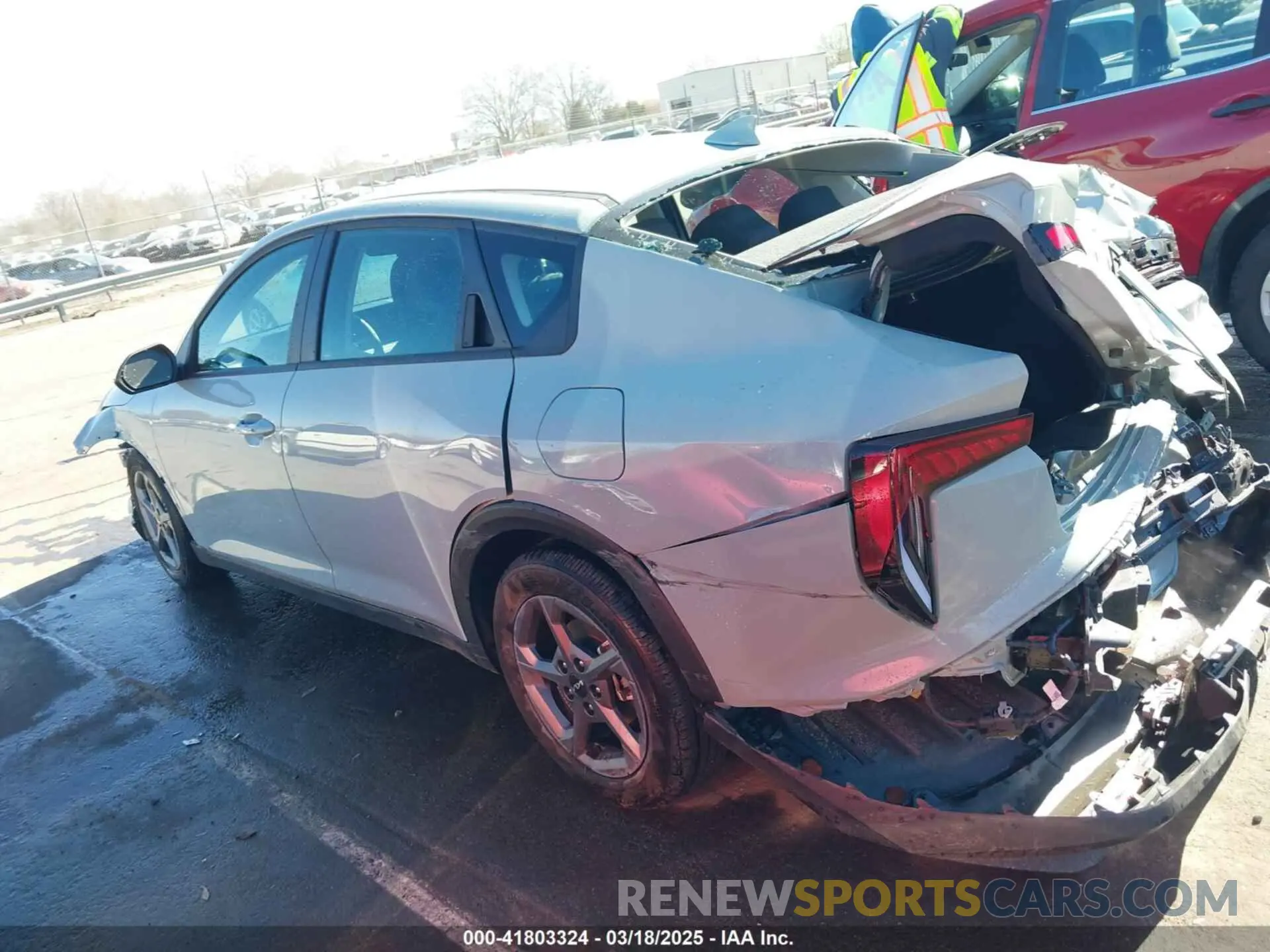 14 fotografías del automóvil dañado 3KPFT4DE2SE040962 KIA K4 2025
