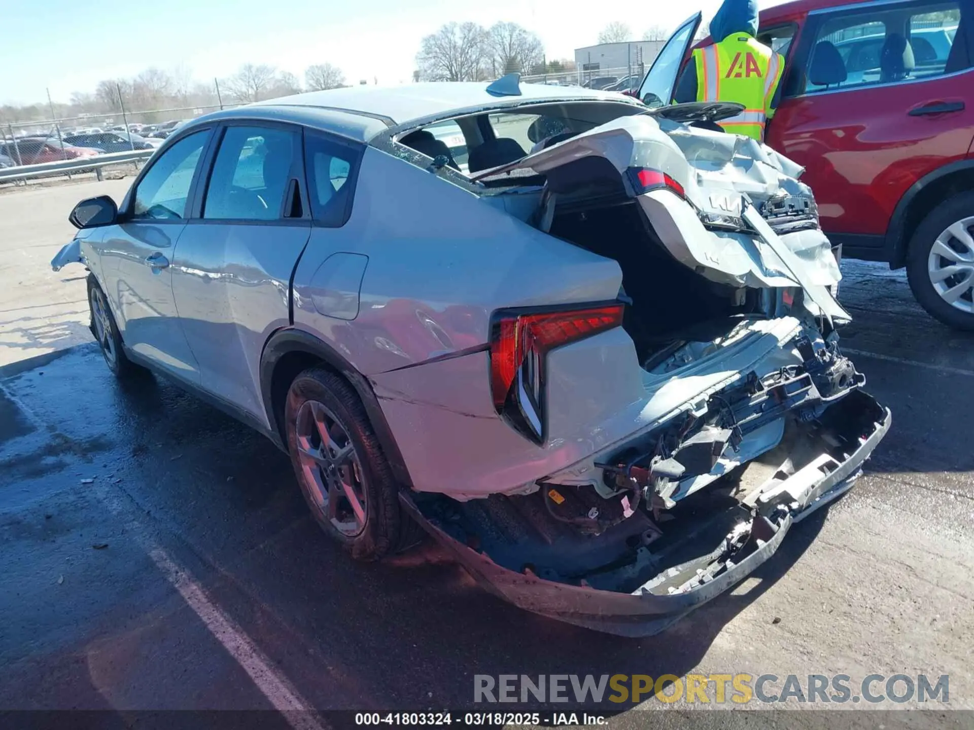 3 fotografías del automóvil dañado 3KPFT4DE2SE040962 KIA K4 2025