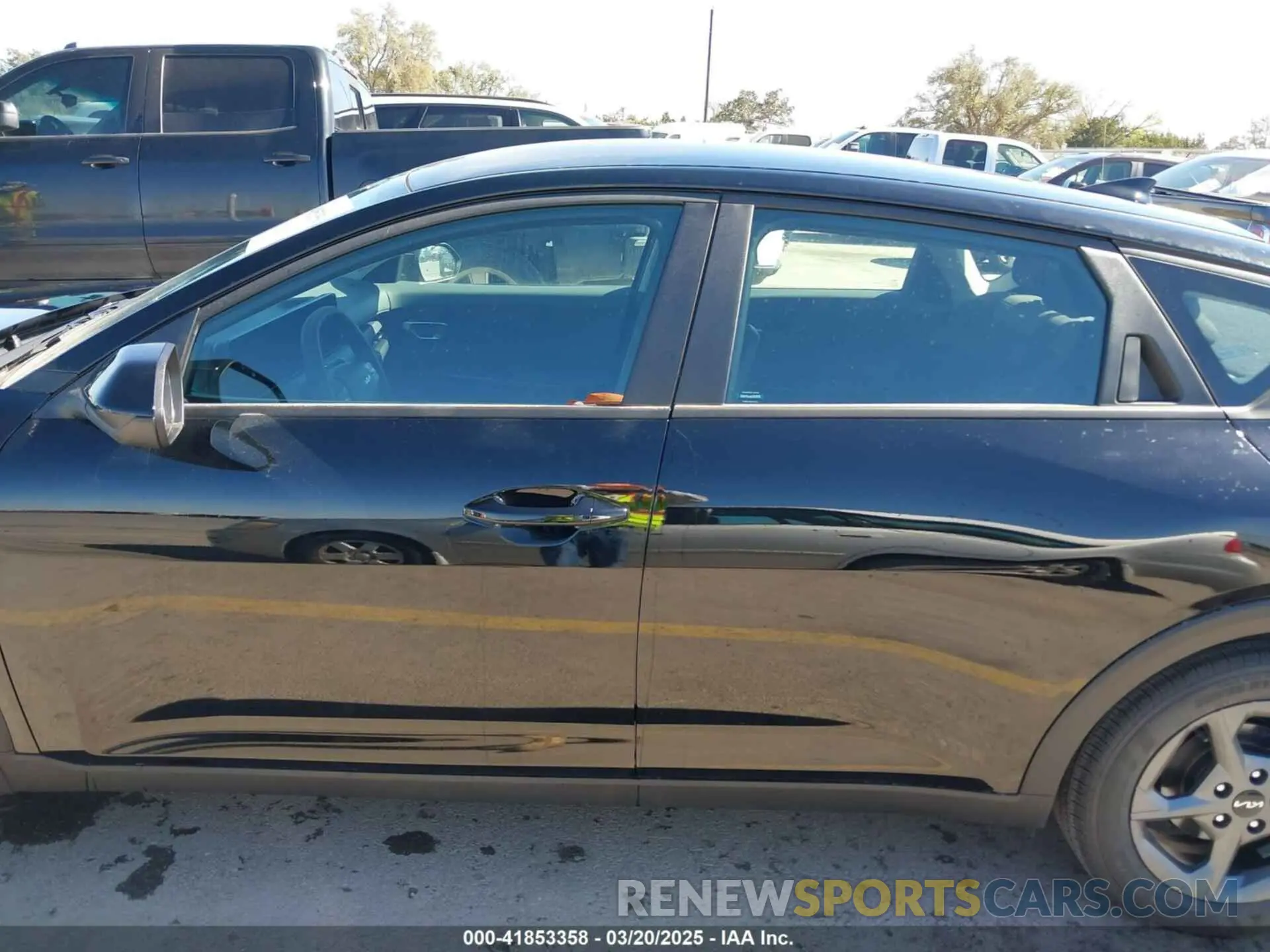 15 fotografías del automóvil dañado 3KPFT4DE2SE094889 KIA K4 2025