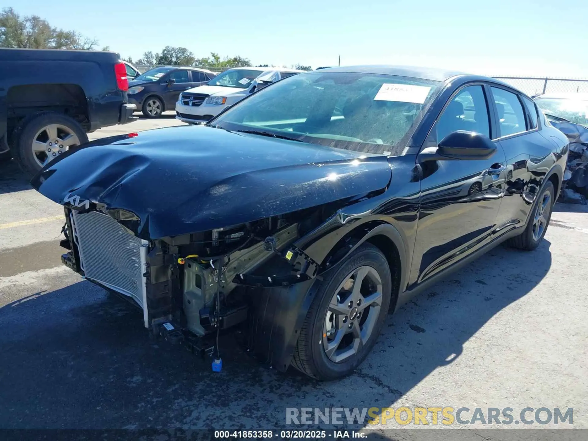 2 fotografías del automóvil dañado 3KPFT4DE2SE094889 KIA K4 2025