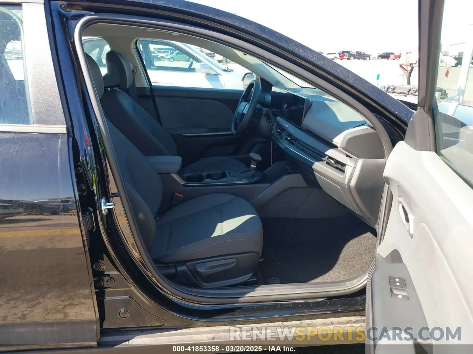 5 fotografías del automóvil dañado 3KPFT4DE2SE094889 KIA K4 2025