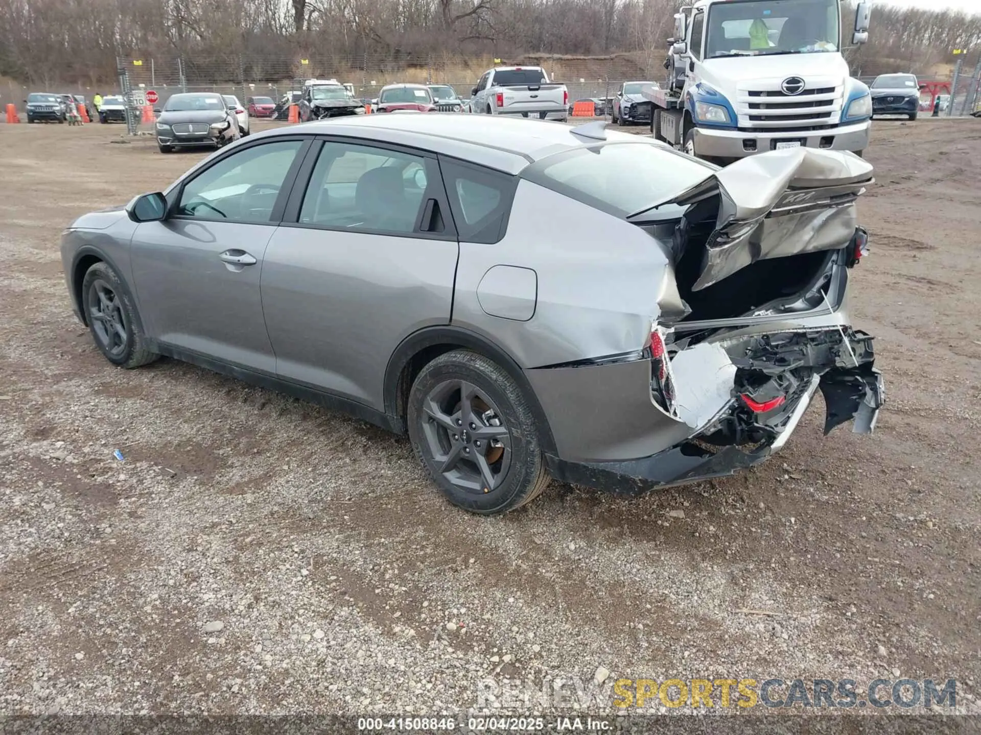3 fotografías del automóvil dañado 3KPFT4DE3SE009462 KIA K4 2025