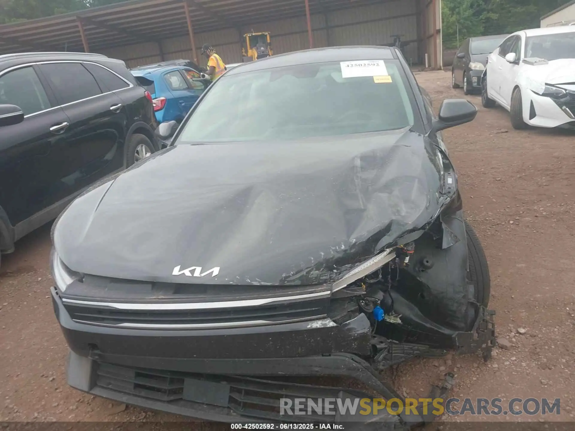 12 fotografías del automóvil dañado 3KPFT4DE3SE015228 KIA K4 2025