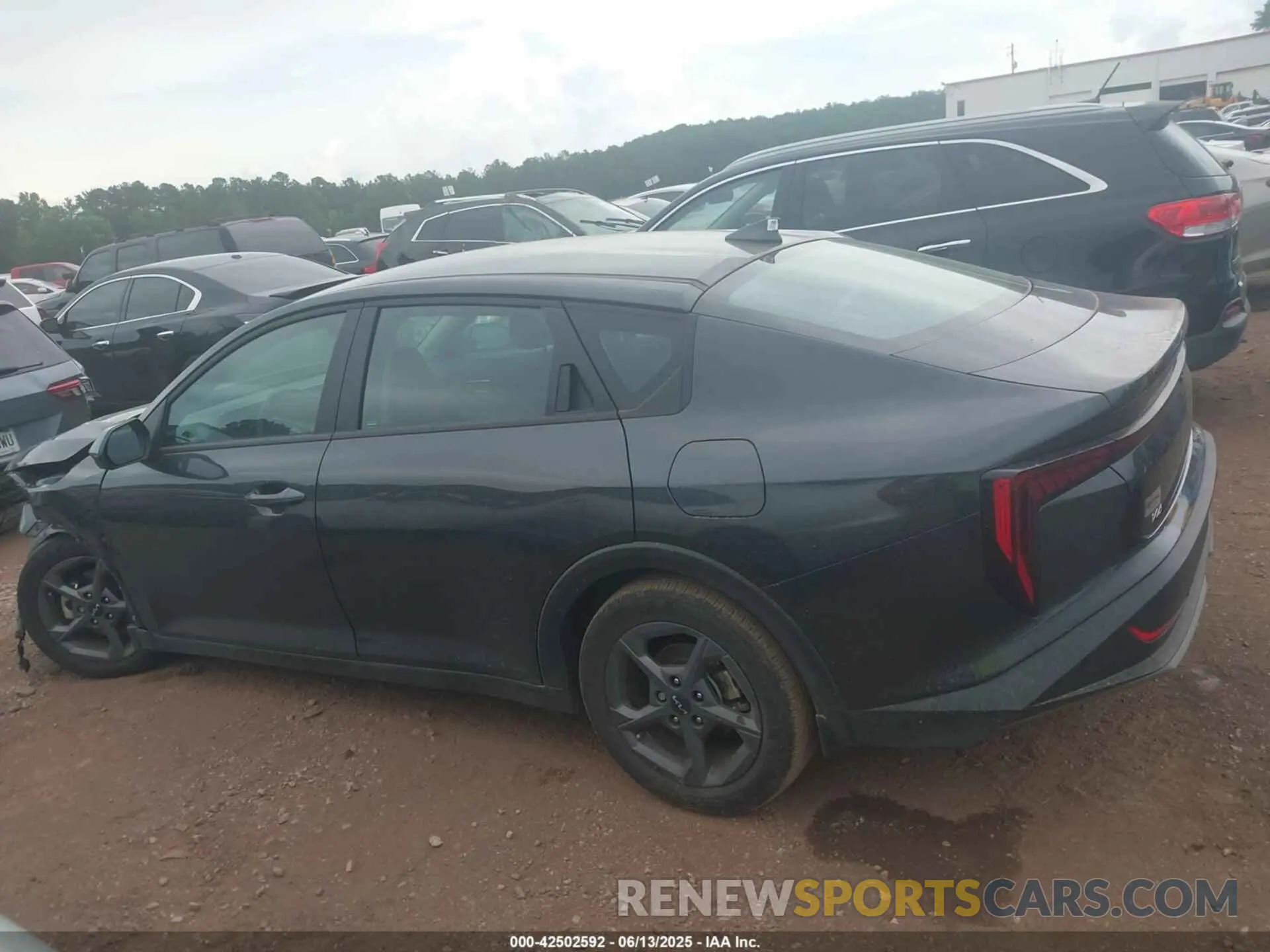 14 fotografías del automóvil dañado 3KPFT4DE3SE015228 KIA K4 2025