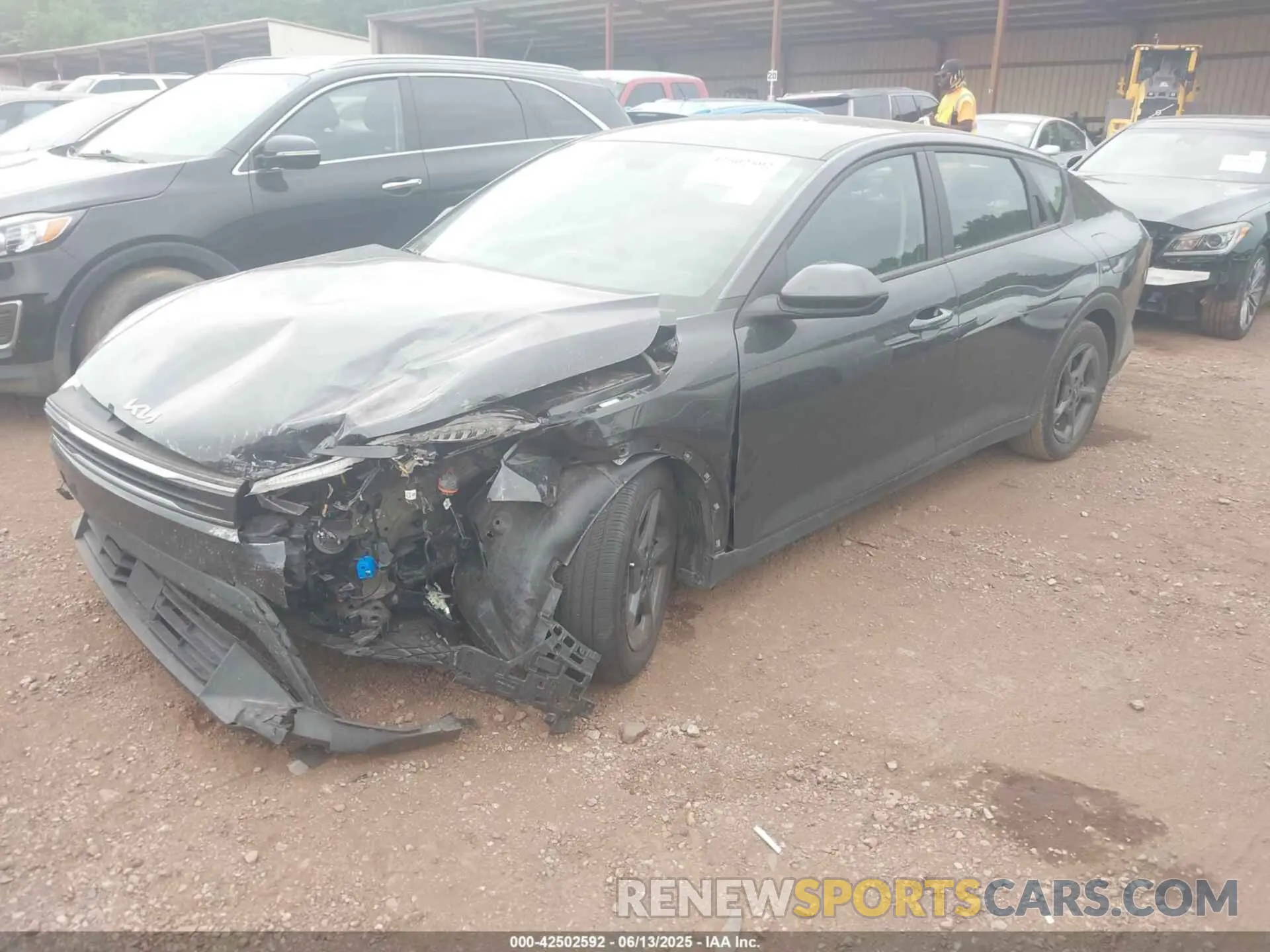 2 fotografías del automóvil dañado 3KPFT4DE3SE015228 KIA K4 2025