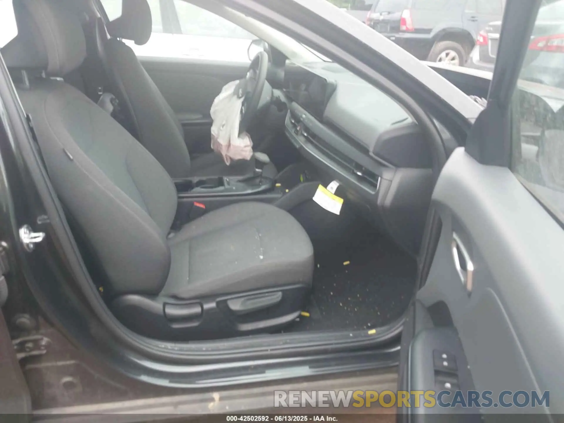 5 fotografías del automóvil dañado 3KPFT4DE3SE015228 KIA K4 2025