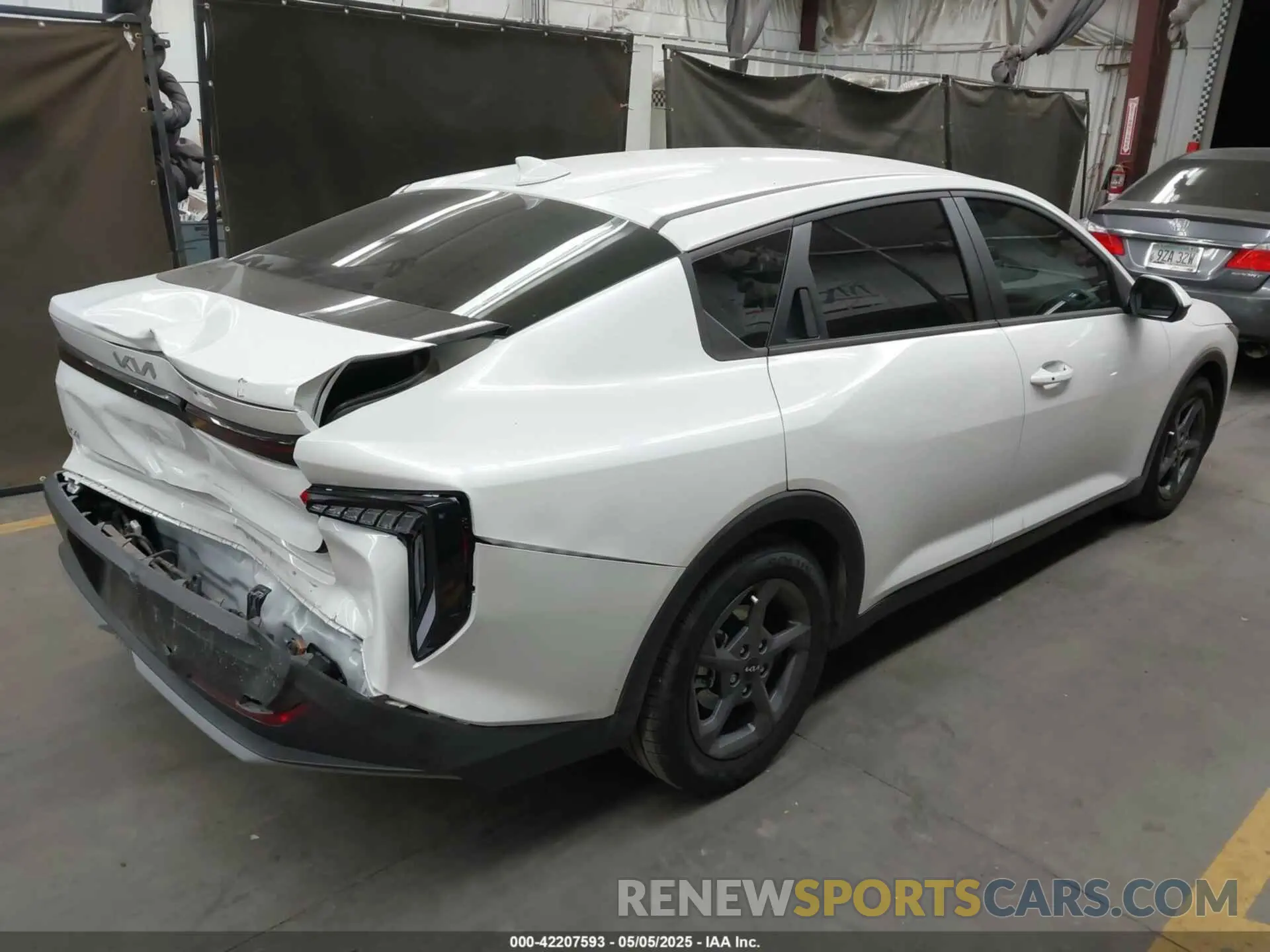 4 fotografías del automóvil dañado 3KPFT4DE3SE045278 KIA K4 2025