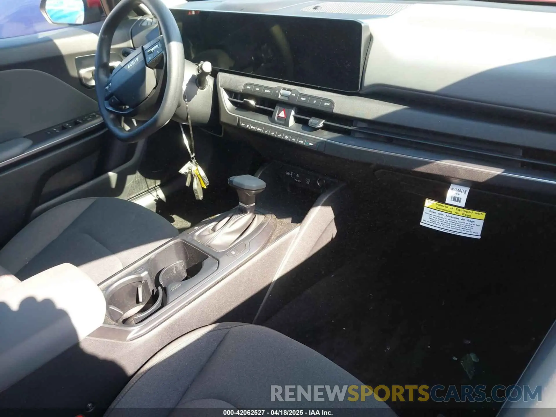 5 fotografías del automóvil dañado 3KPFT4DE4SE003167 KIA K4 2025