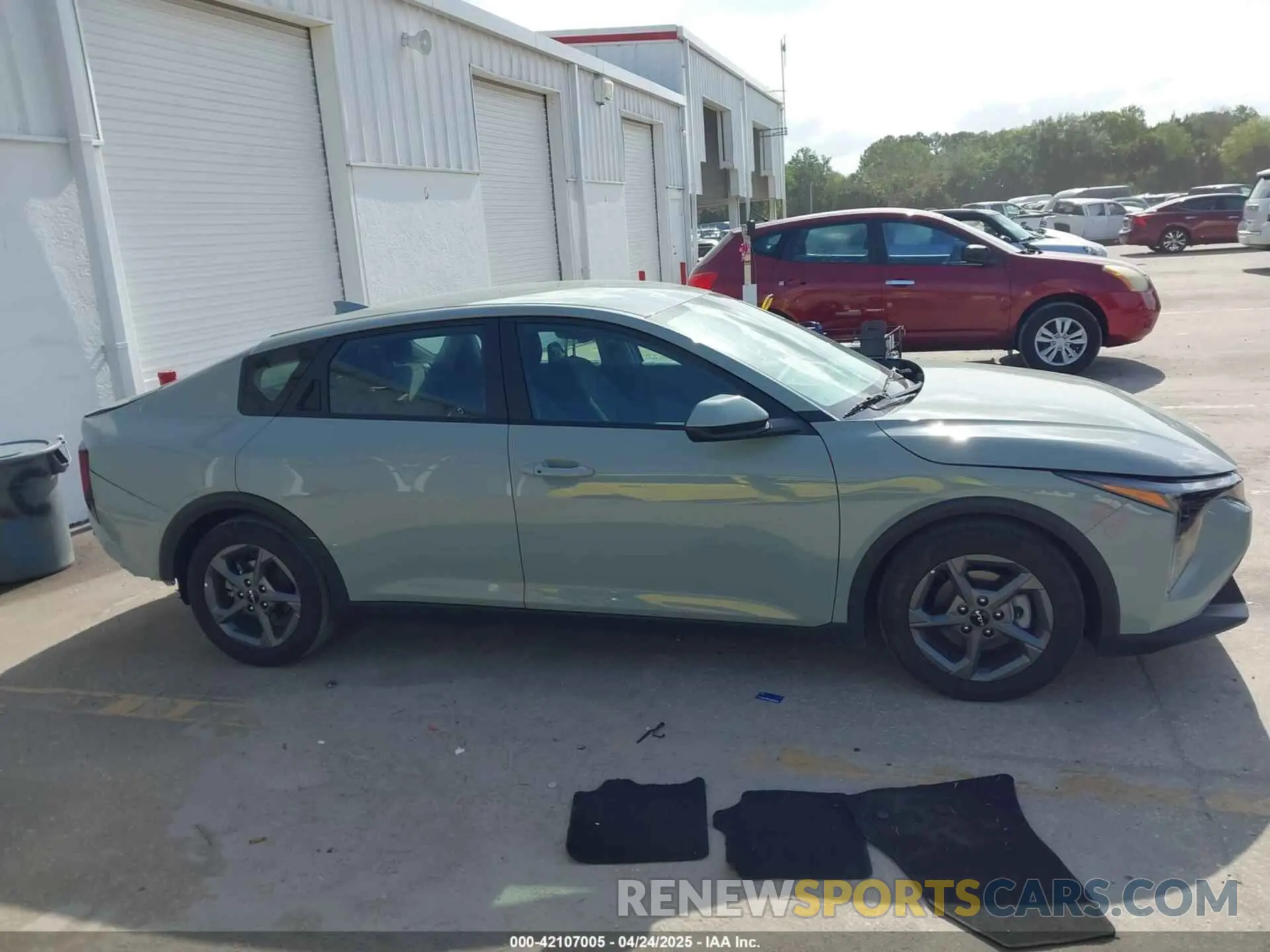 13 fotografías del automóvil dañado 3KPFT4DE4SE003606 KIA K4 2025