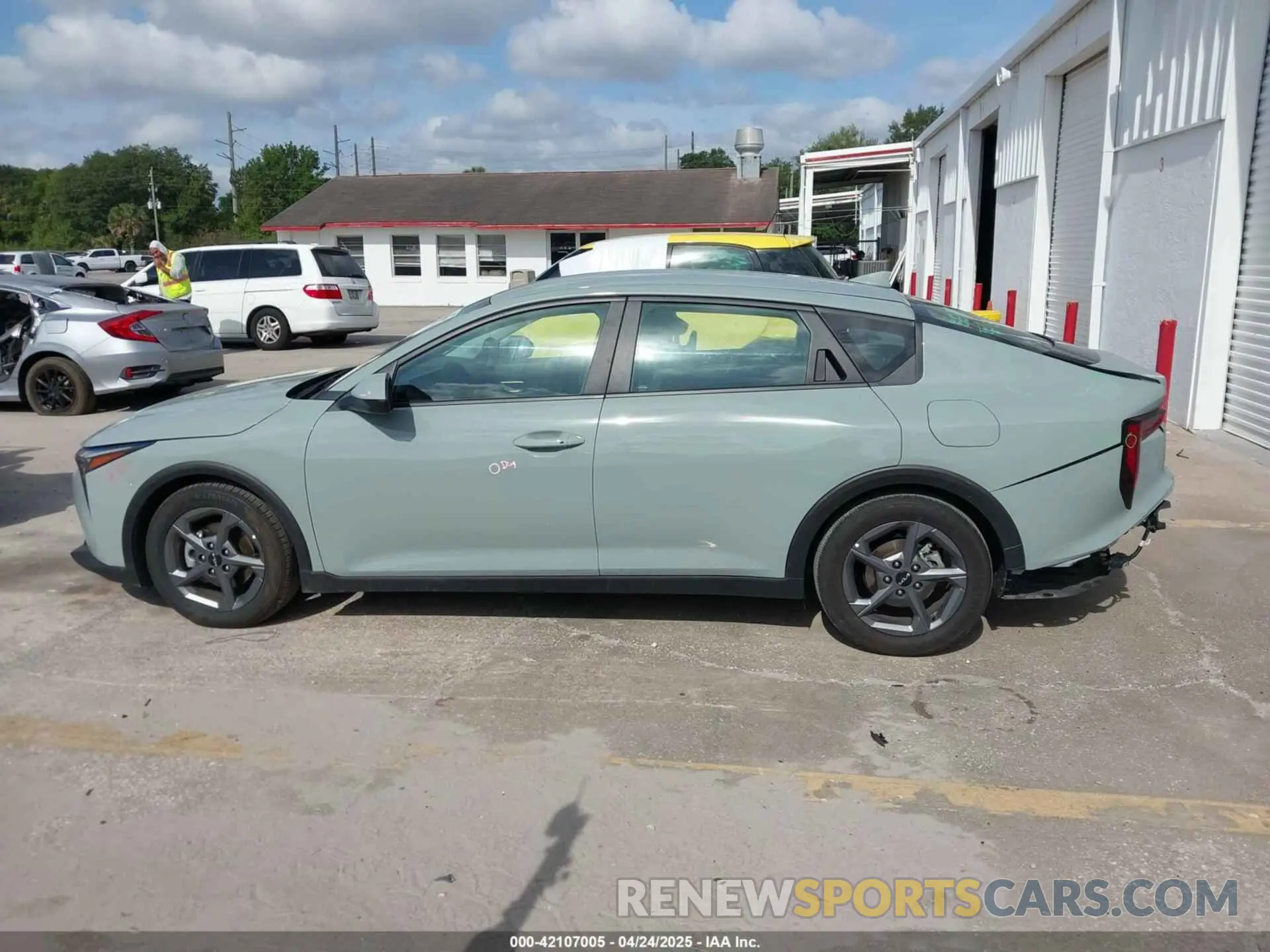 14 fotografías del automóvil dañado 3KPFT4DE4SE003606 KIA K4 2025