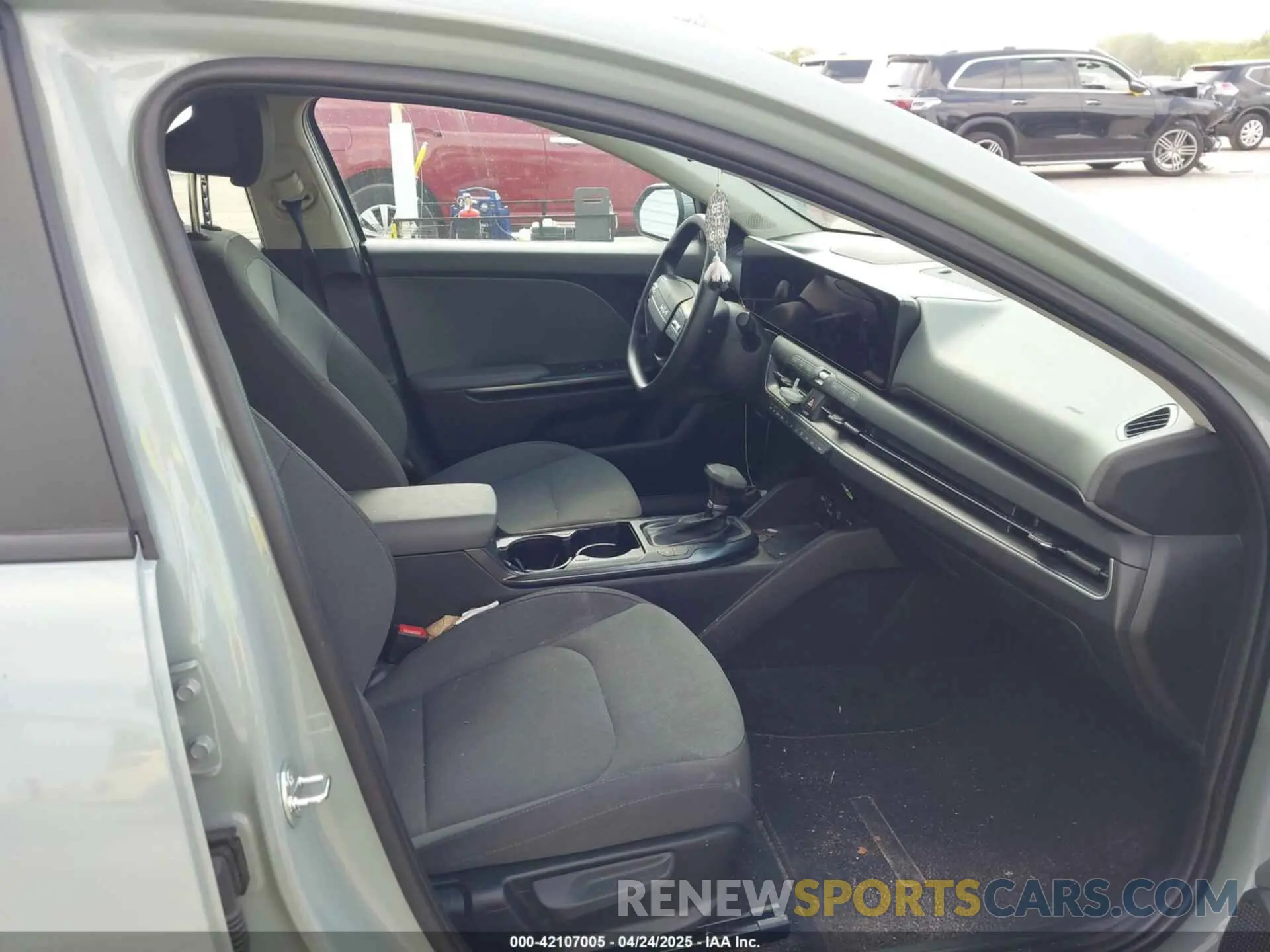 5 fotografías del automóvil dañado 3KPFT4DE4SE003606 KIA K4 2025