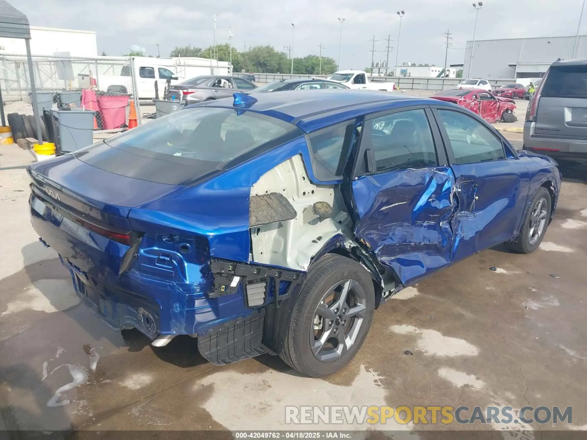 4 fotografías del automóvil dañado 3KPFT4DE4SE003802 KIA K4 2025