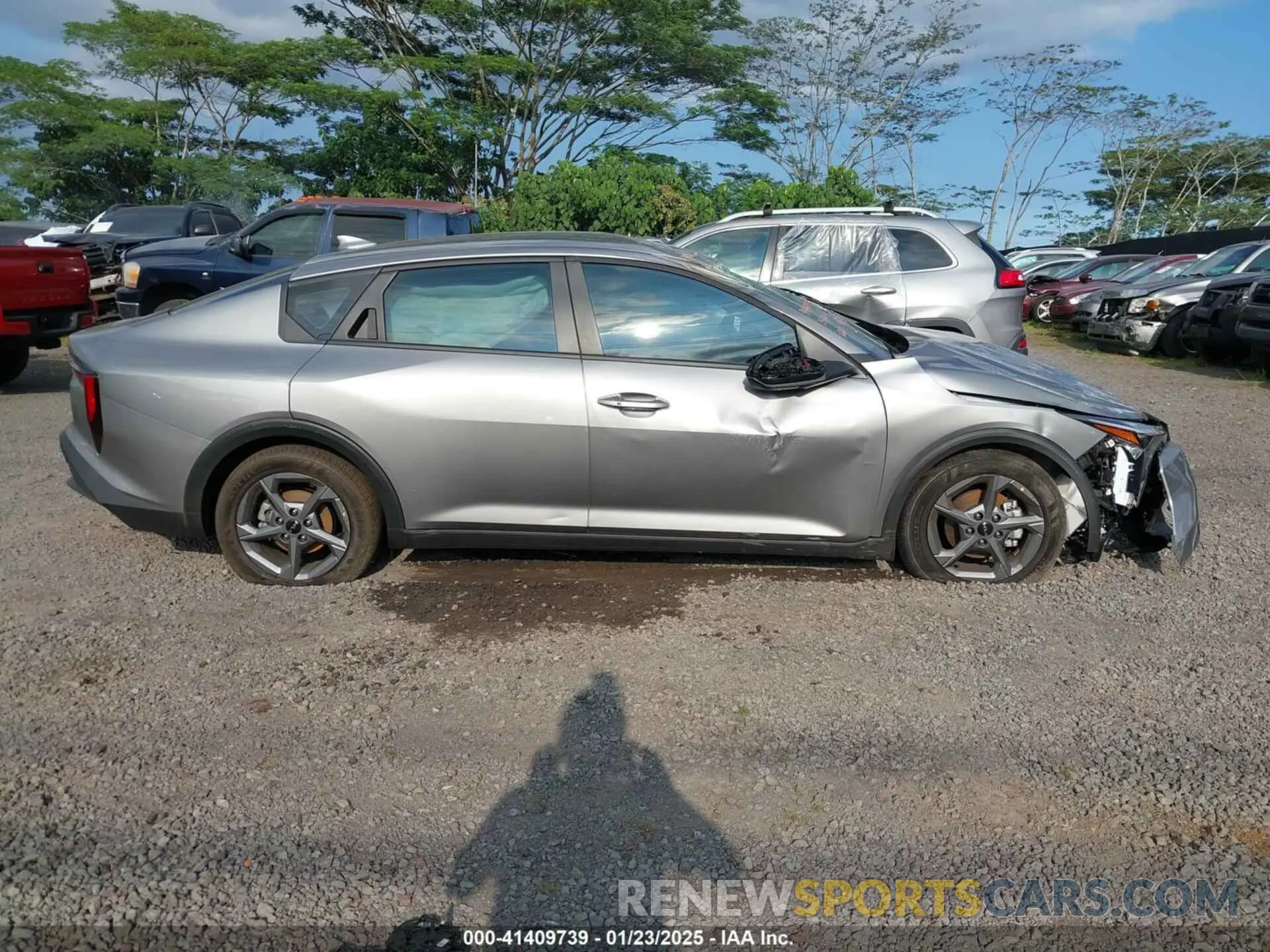 13 fotografías del automóvil dañado 3KPFT4DE4SE026612 KIA K4 2025