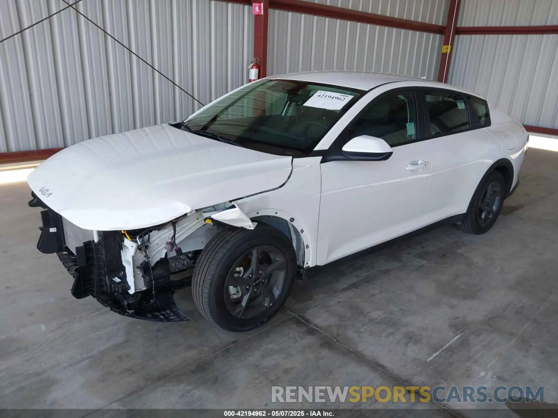 2 fotografías del automóvil dañado 3KPFT4DE4SE029431 KIA K4 2025