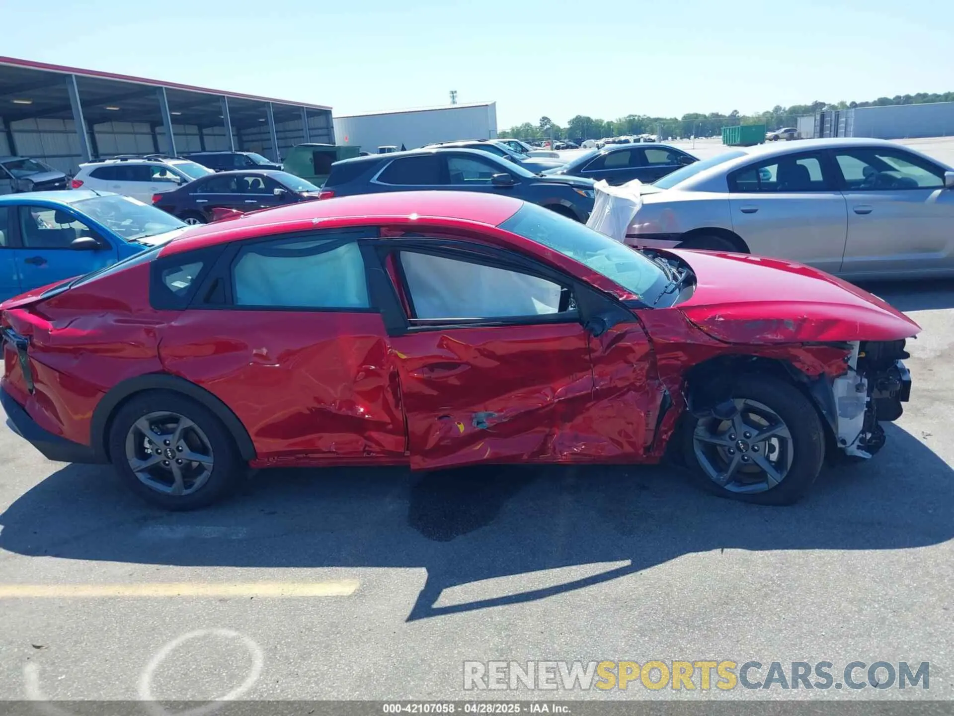 14 fotografías del automóvil dañado 3KPFT4DE4SE105701 KIA K4 2025