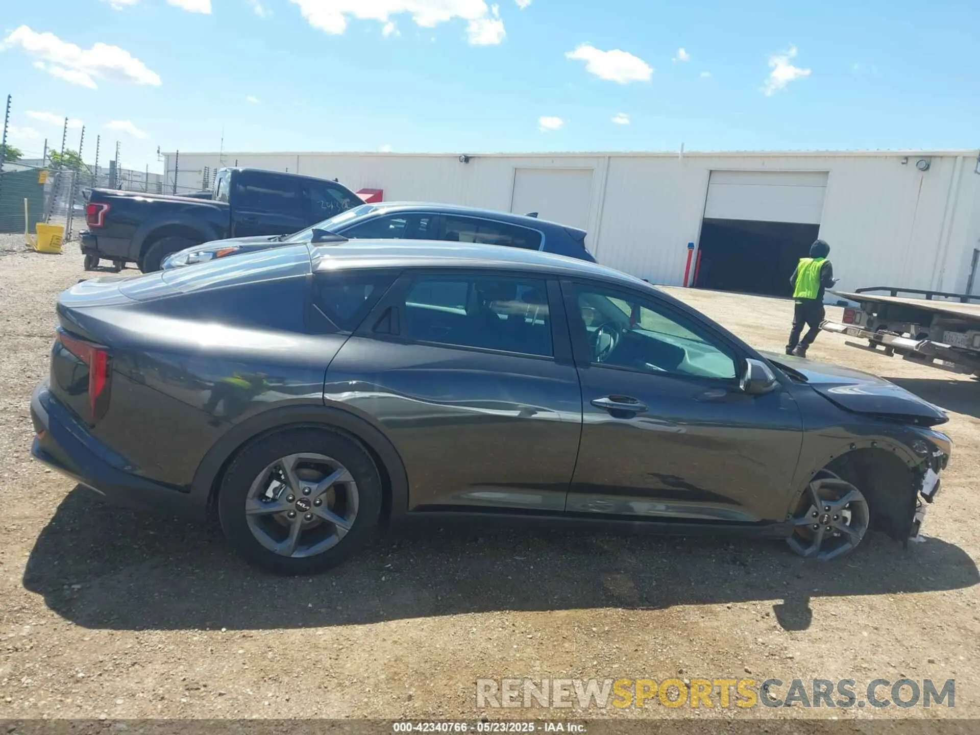 13 fotografías del automóvil dañado 3KPFT4DE4SE108422 KIA K4 2025