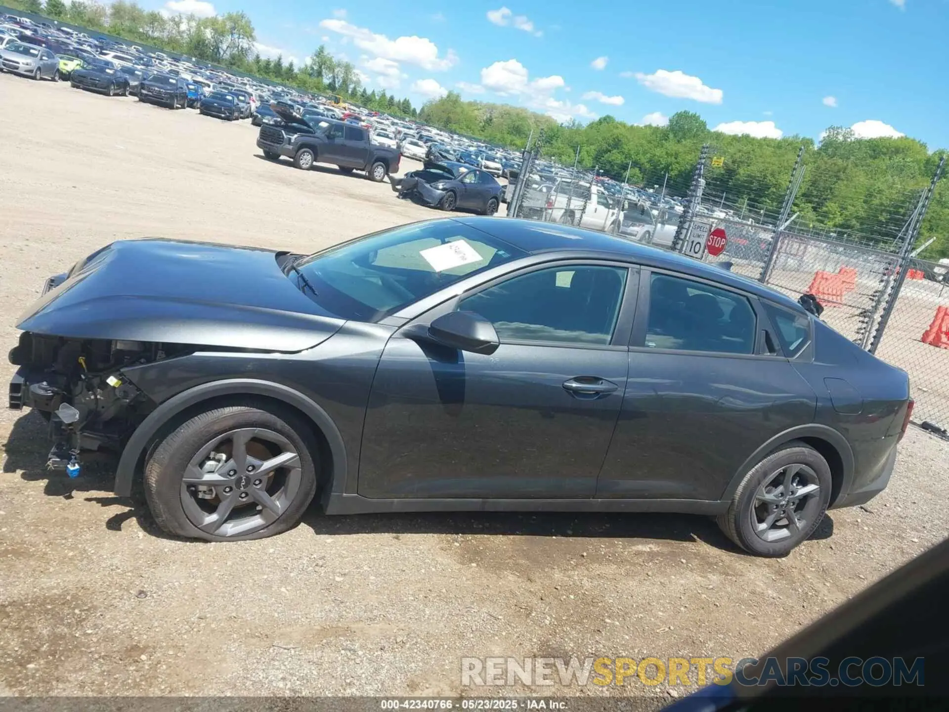 14 fotografías del automóvil dañado 3KPFT4DE4SE108422 KIA K4 2025