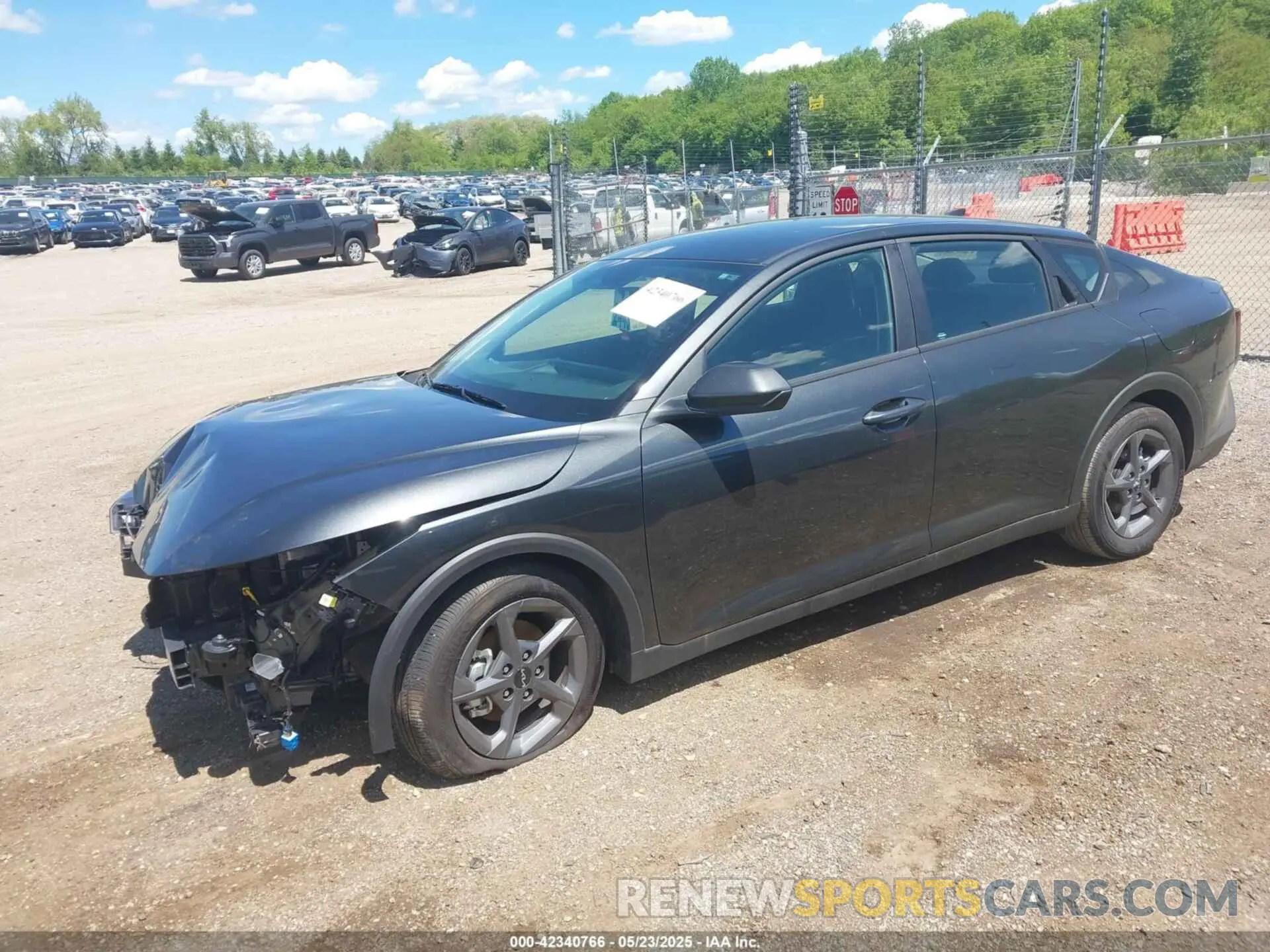 2 fotografías del automóvil dañado 3KPFT4DE4SE108422 KIA K4 2025