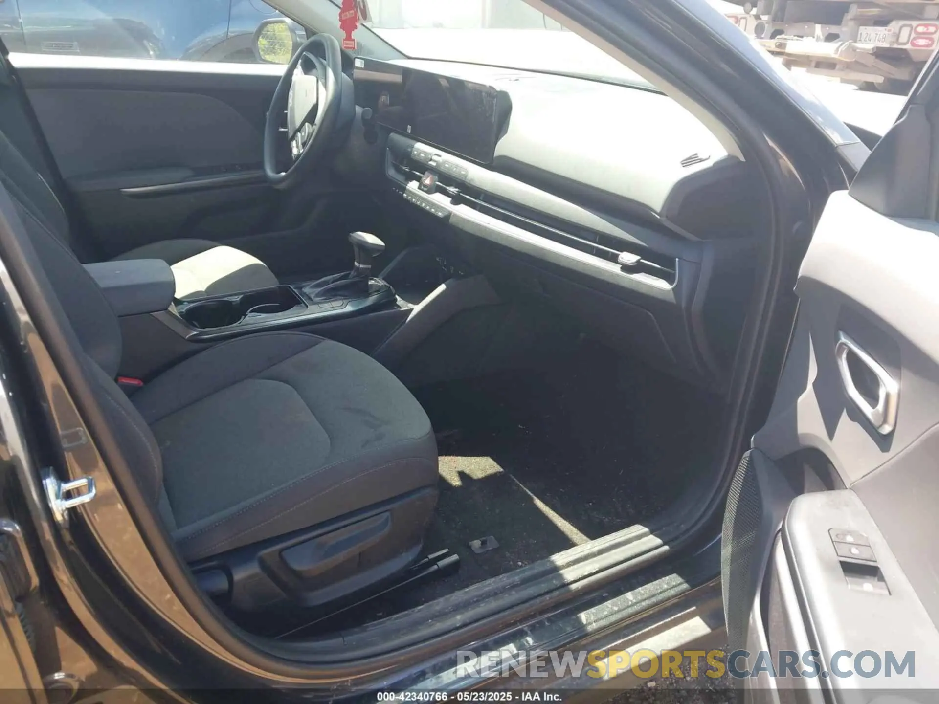 5 fotografías del automóvil dañado 3KPFT4DE4SE108422 KIA K4 2025