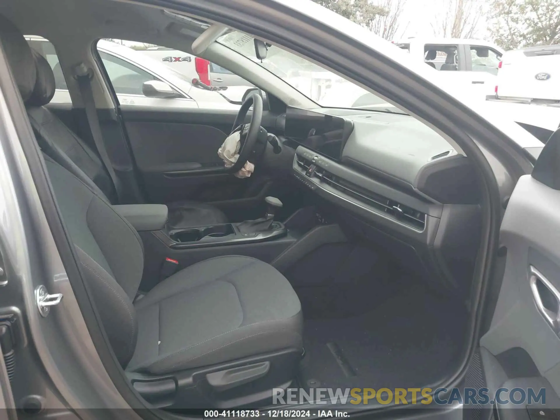 5 fotografías del automóvil dañado 3KPFT4DE5SE013044 KIA K4 2025