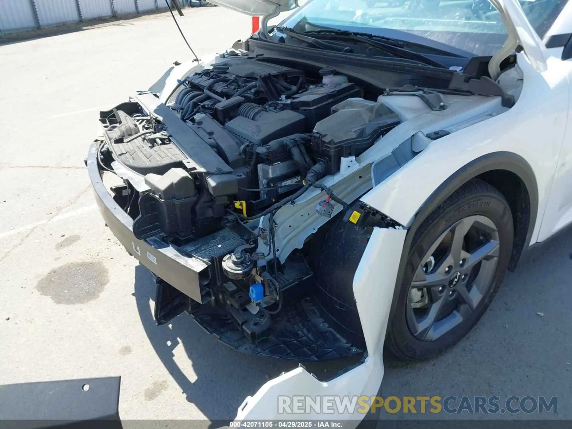19 fotografías del automóvil dañado 3KPFT4DE5SE022813 KIA K4 2025