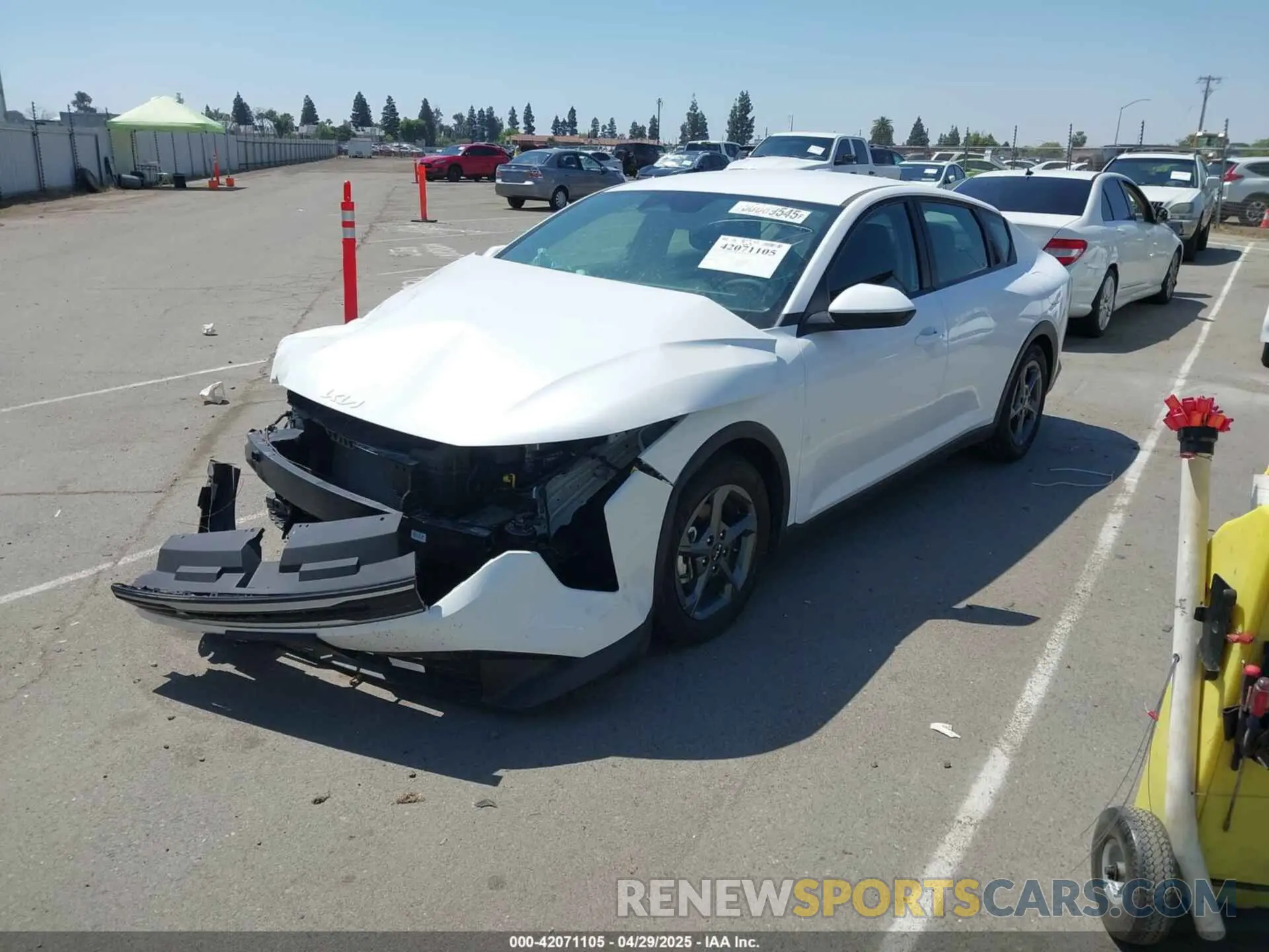 2 fotografías del automóvil dañado 3KPFT4DE5SE022813 KIA K4 2025