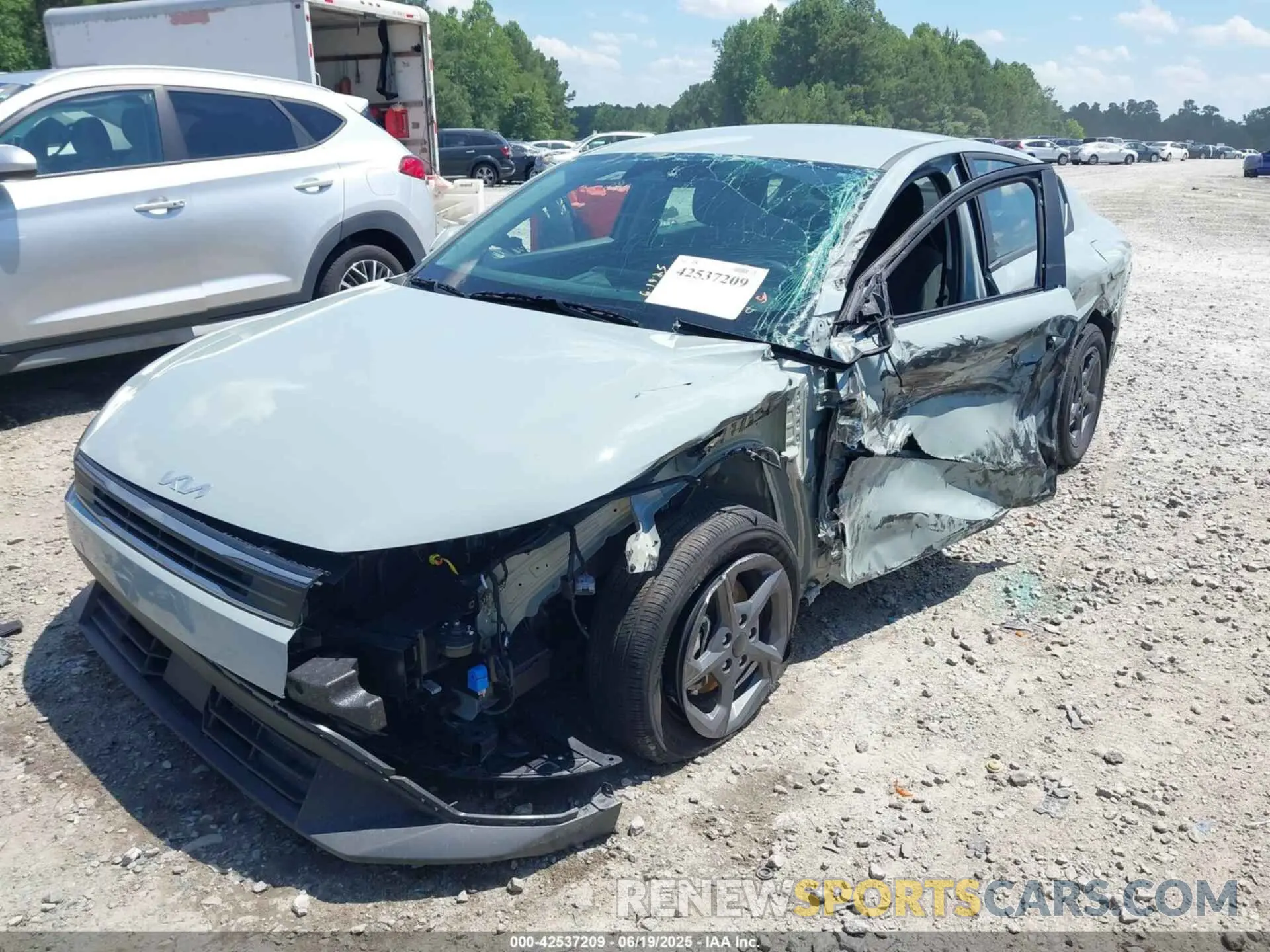 2 fotografías del automóvil dañado 3KPFT4DE5SE047453 KIA K4 2025