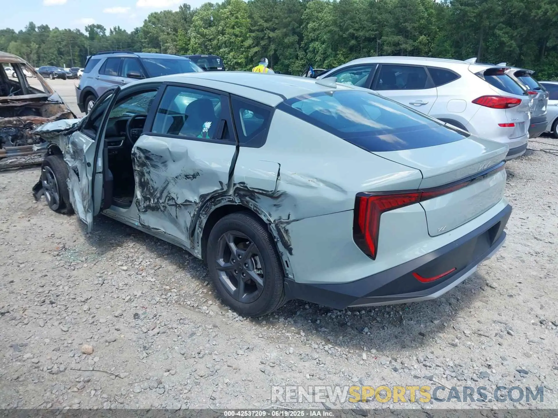 3 fotografías del automóvil dañado 3KPFT4DE5SE047453 KIA K4 2025