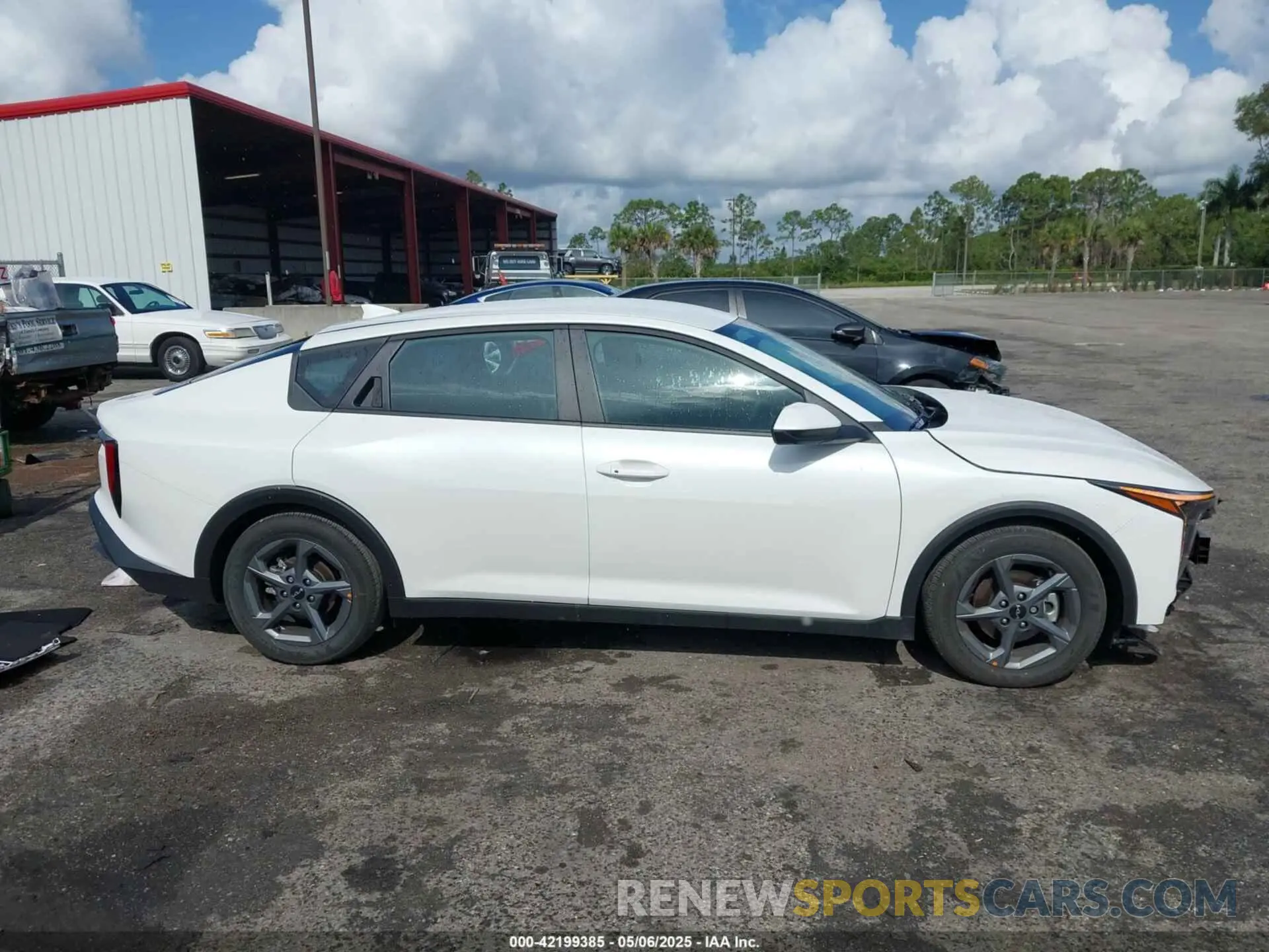 13 fotografías del automóvil dañado 3KPFT4DE7SE047910 KIA K4 2025