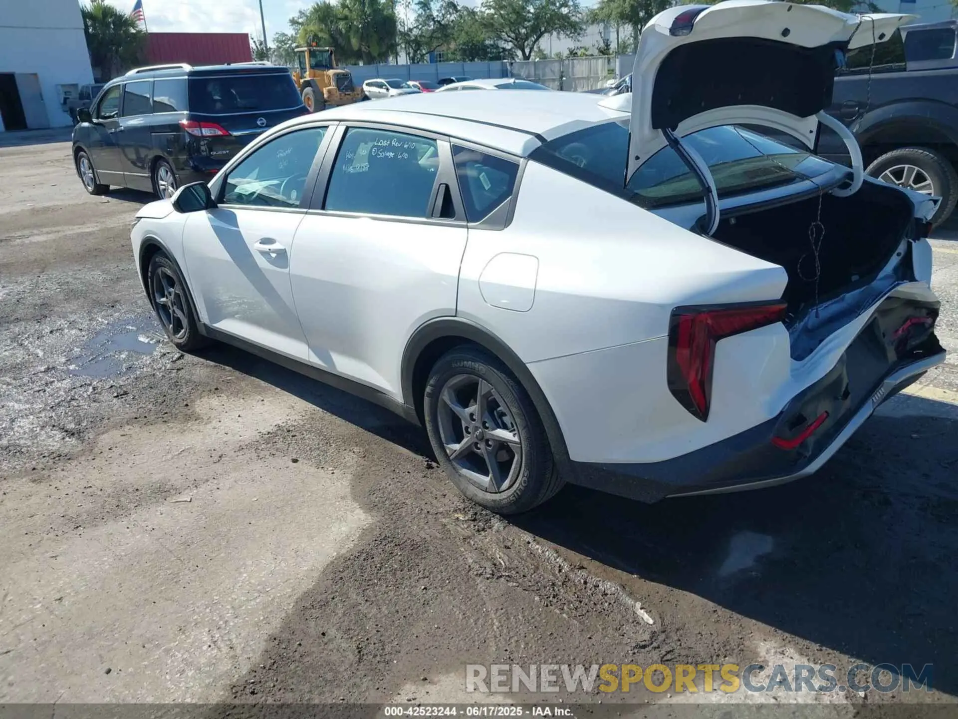 3 fotografías del automóvil dañado 3KPFT4DE7SE058549 KIA K4 2025