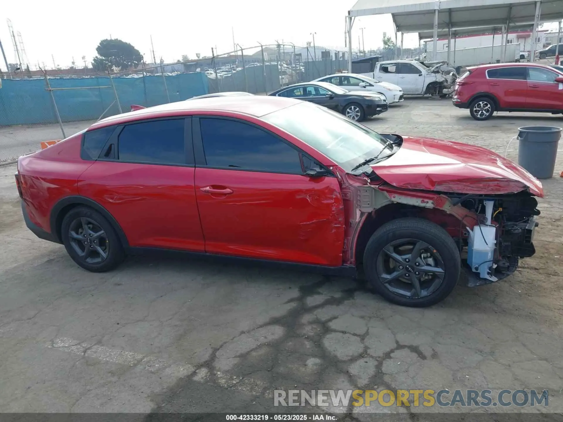 14 fotografías del automóvil dañado 3KPFT4DE8SE022546 KIA K4 2025