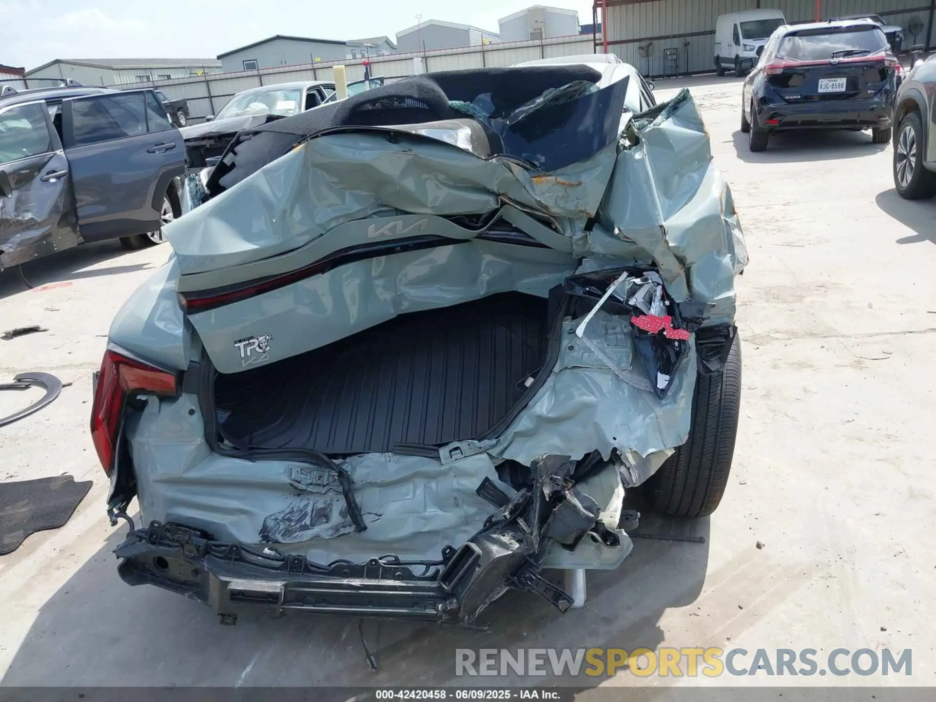 16 fotografías del automóvil dañado 3KPFT4DE8SE089955 KIA K4 2025
