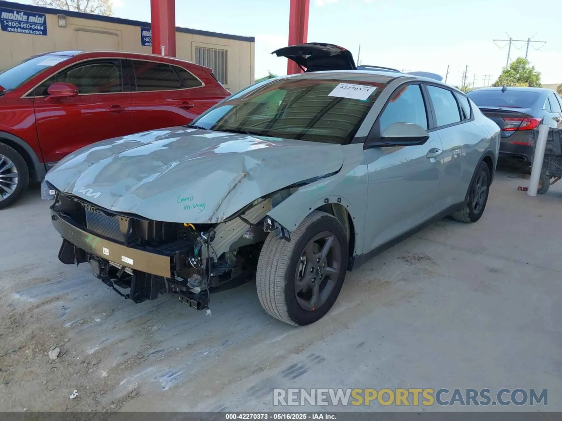 2 fotografías del automóvil dañado 3KPFT4DE8SE114725 KIA K4 2025
