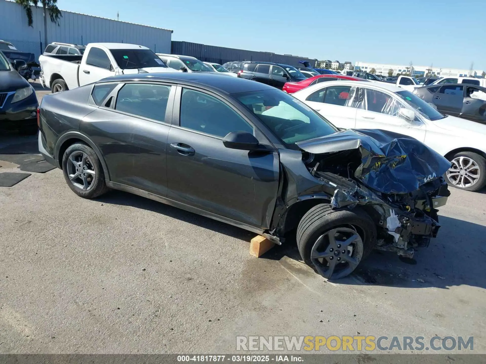 1 fotografías del automóvil dañado 3KPFT4DE9SE051568 KIA K4 2025