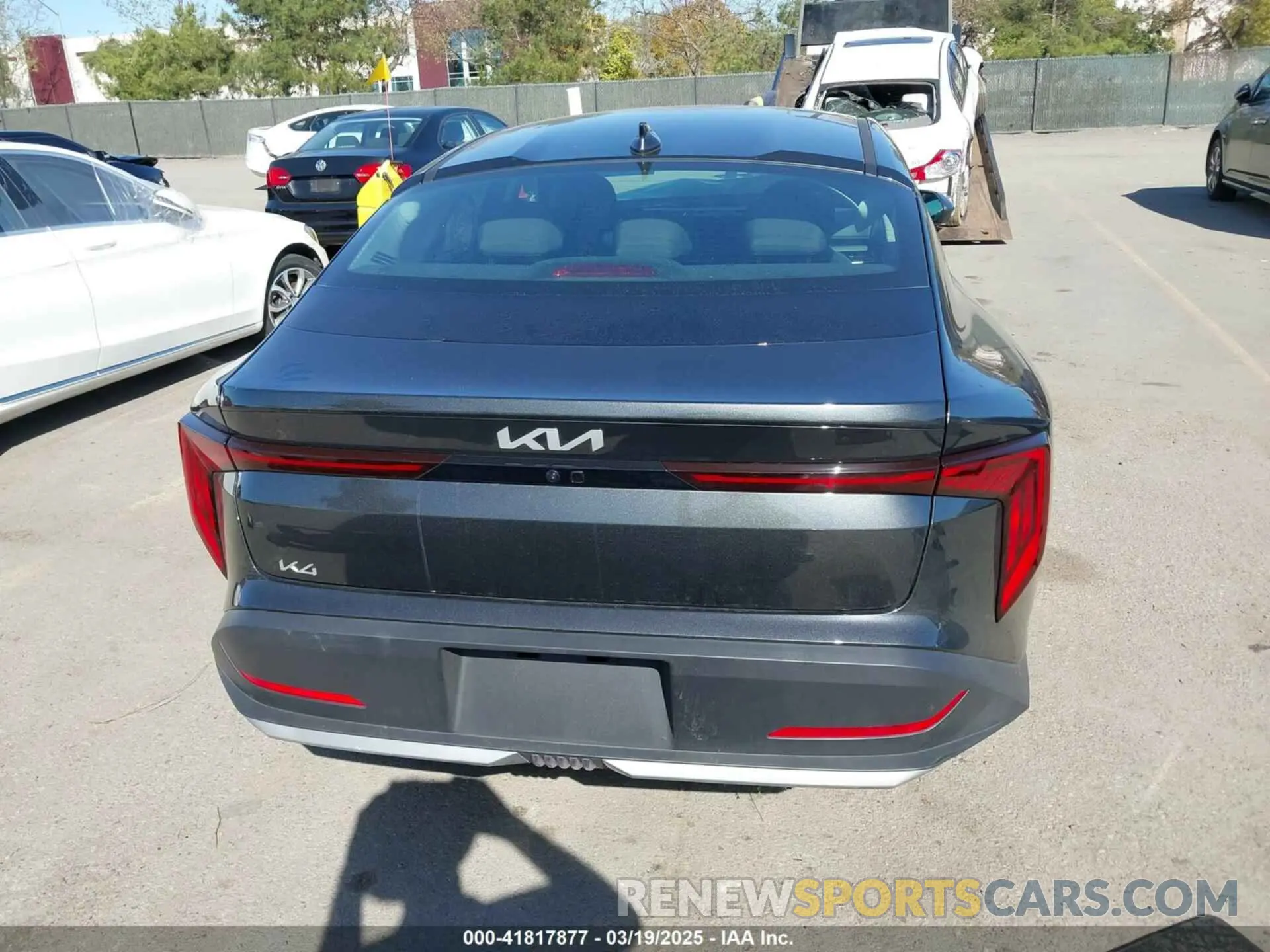 17 fotografías del automóvil dañado 3KPFT4DE9SE051568 KIA K4 2025