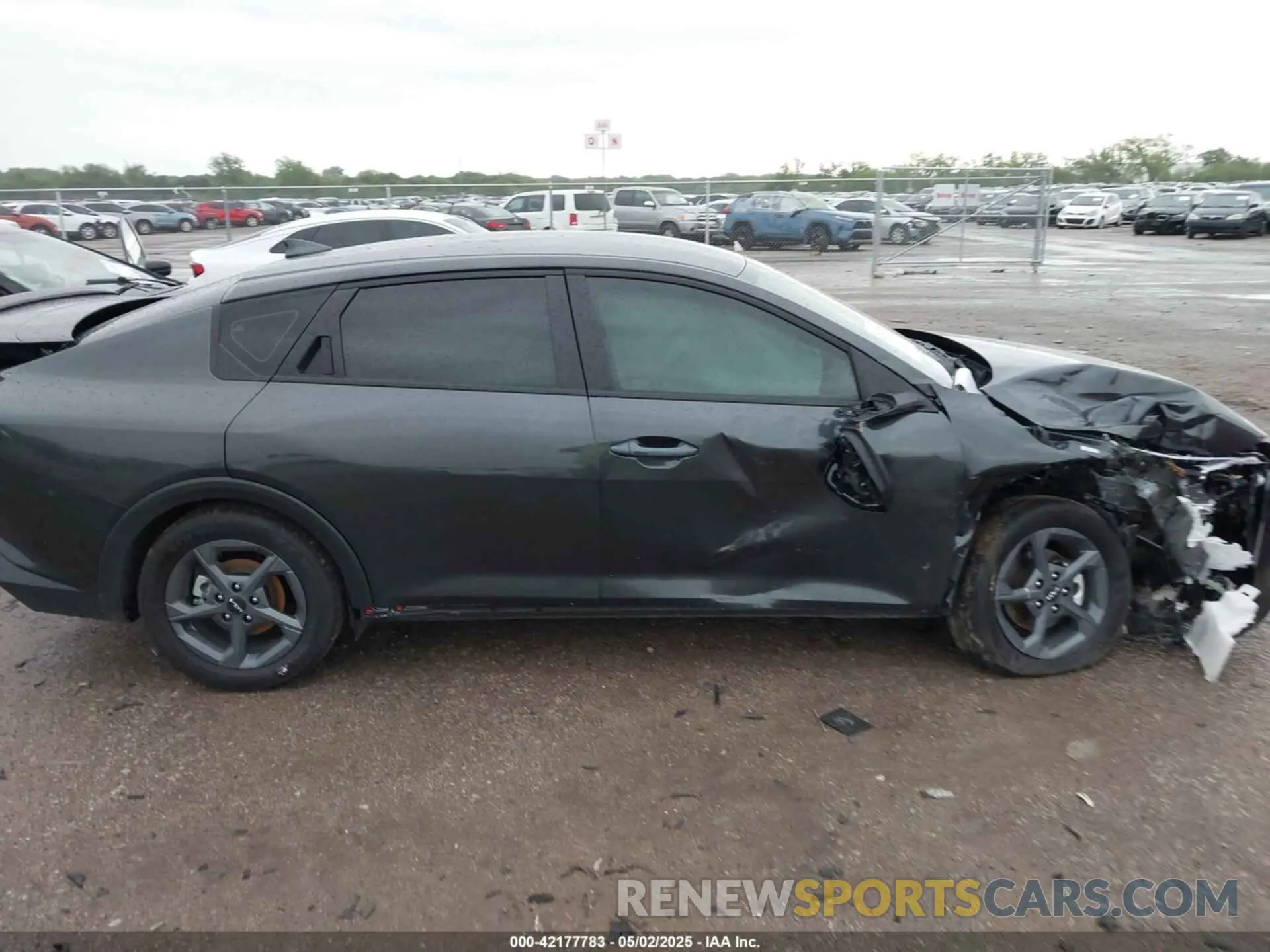 13 fotografías del automóvil dañado 3KPFT4DE9SE084876 KIA K4 2025