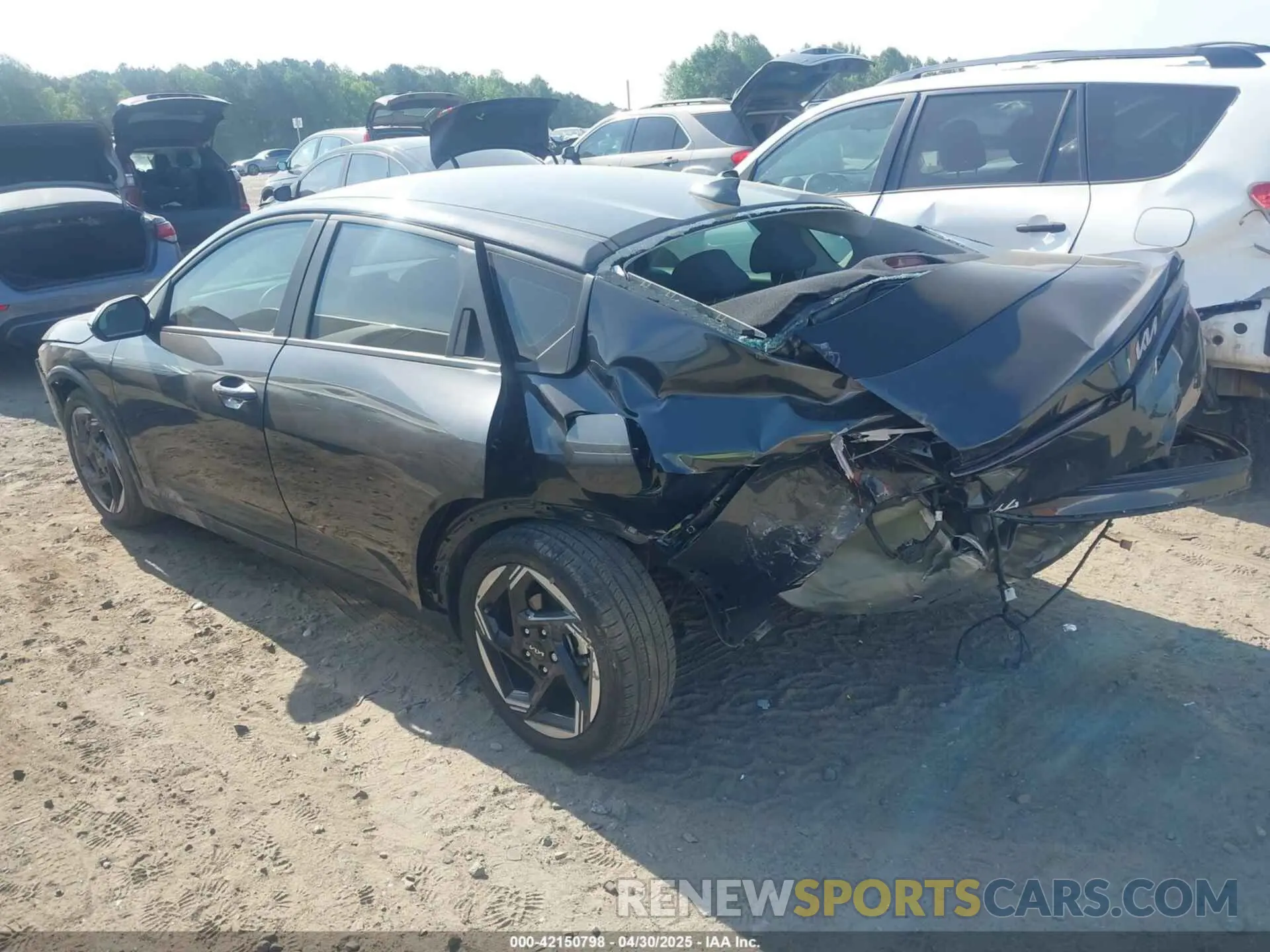3 fotografías del automóvil dañado 3KPFU4DE5SE019035 KIA K4 2025