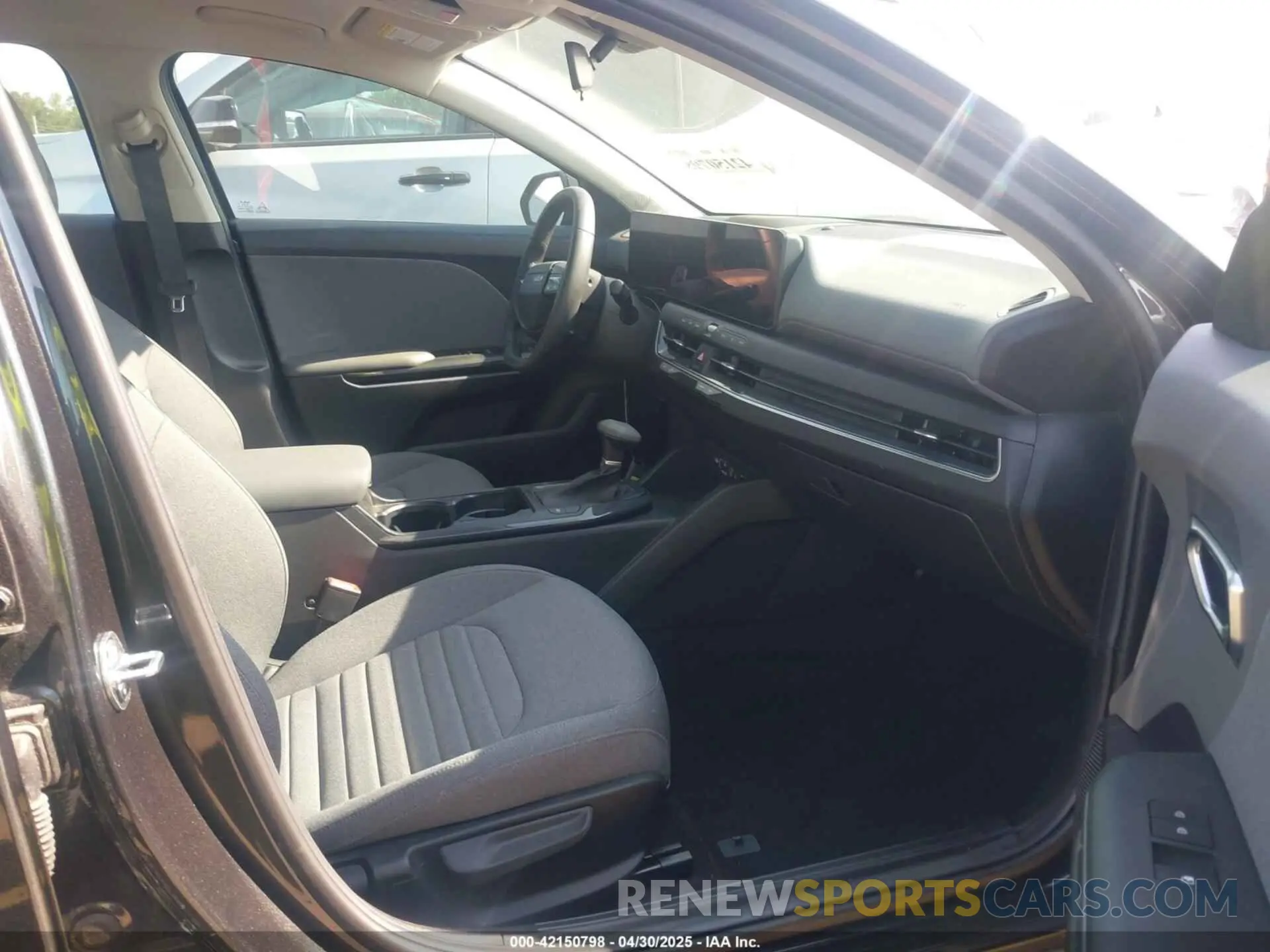 5 fotografías del automóvil dañado 3KPFU4DE5SE019035 KIA K4 2025