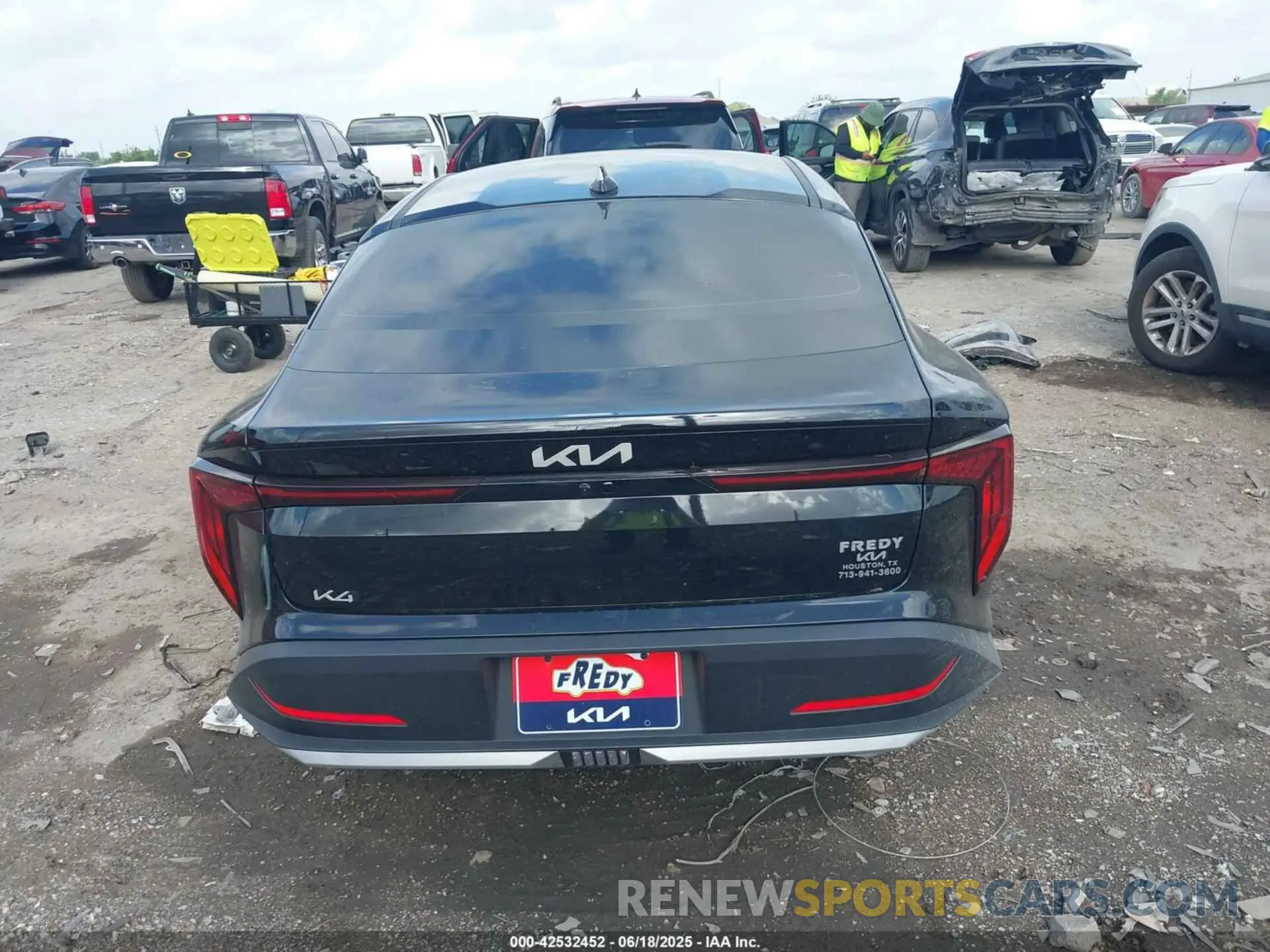 15 fotografías del automóvil dañado 3KPFU4DE6SE148191 KIA K4 2025