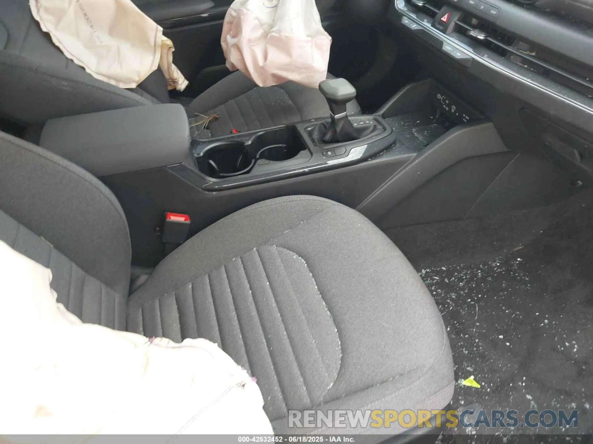 5 fotografías del automóvil dañado 3KPFU4DE6SE148191 KIA K4 2025
