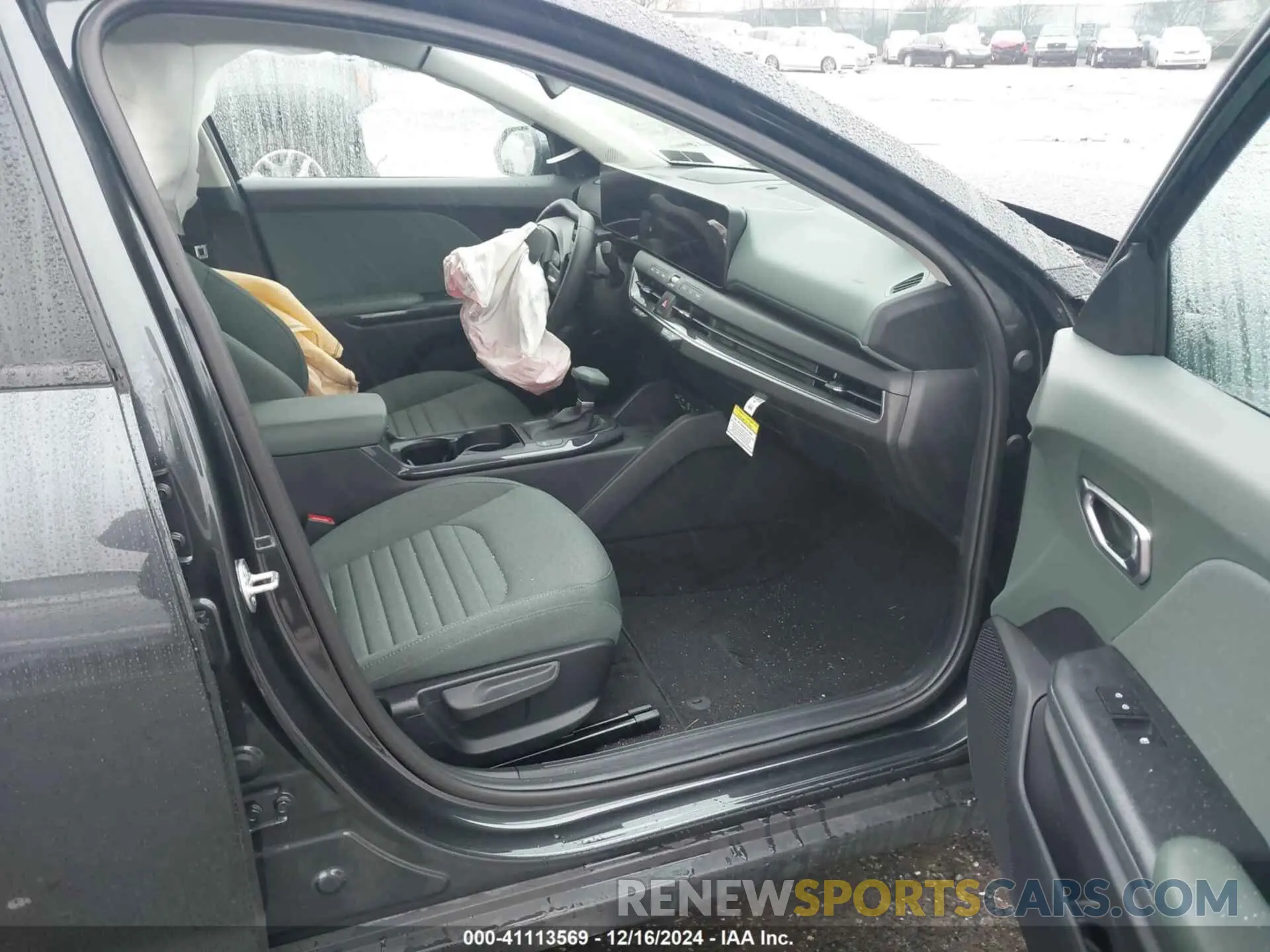 5 fotografías del automóvil dañado 3KPFU4DE9SE020236 KIA K4 2025
